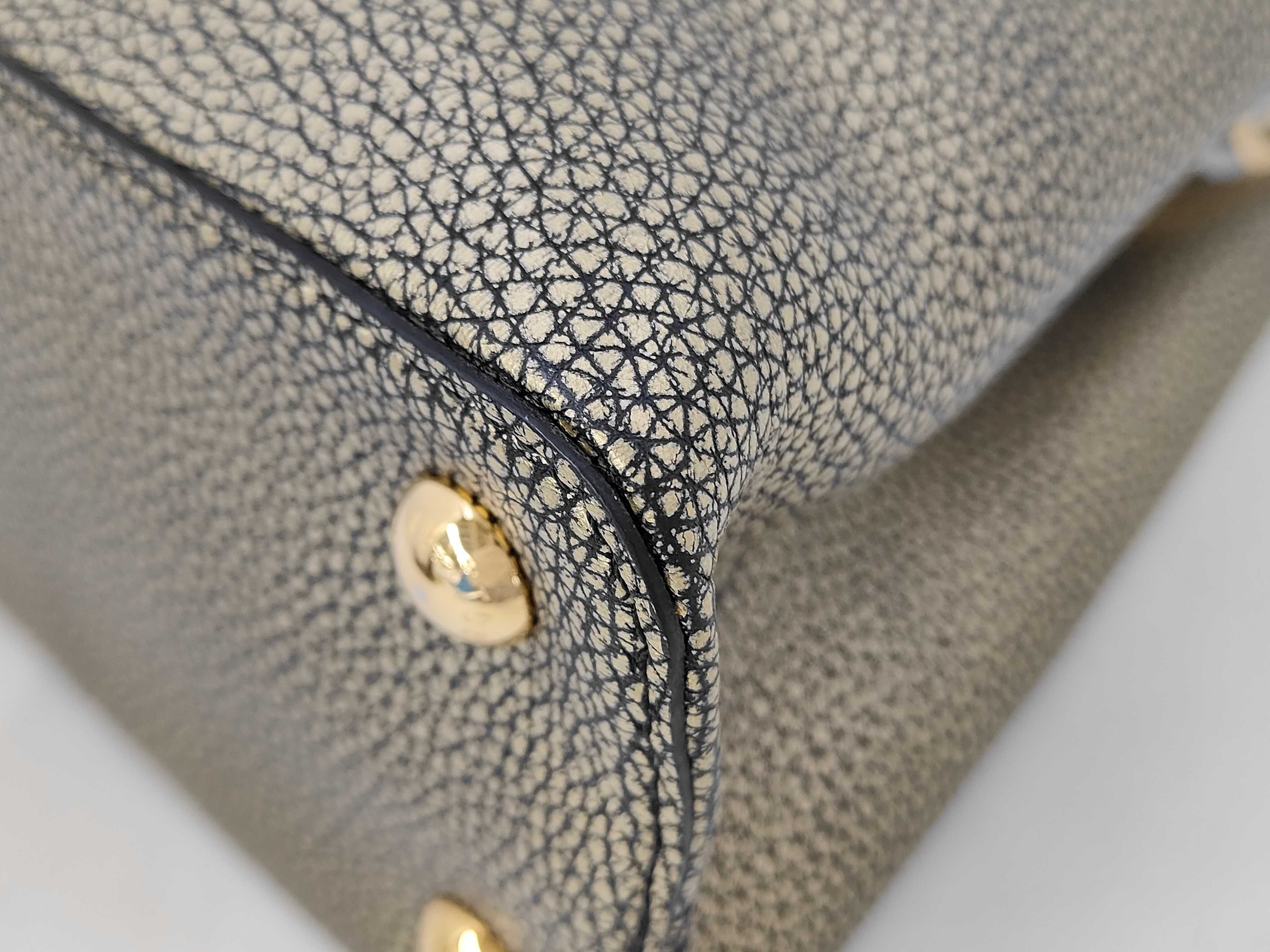 Capucines MM Handbag — view 7