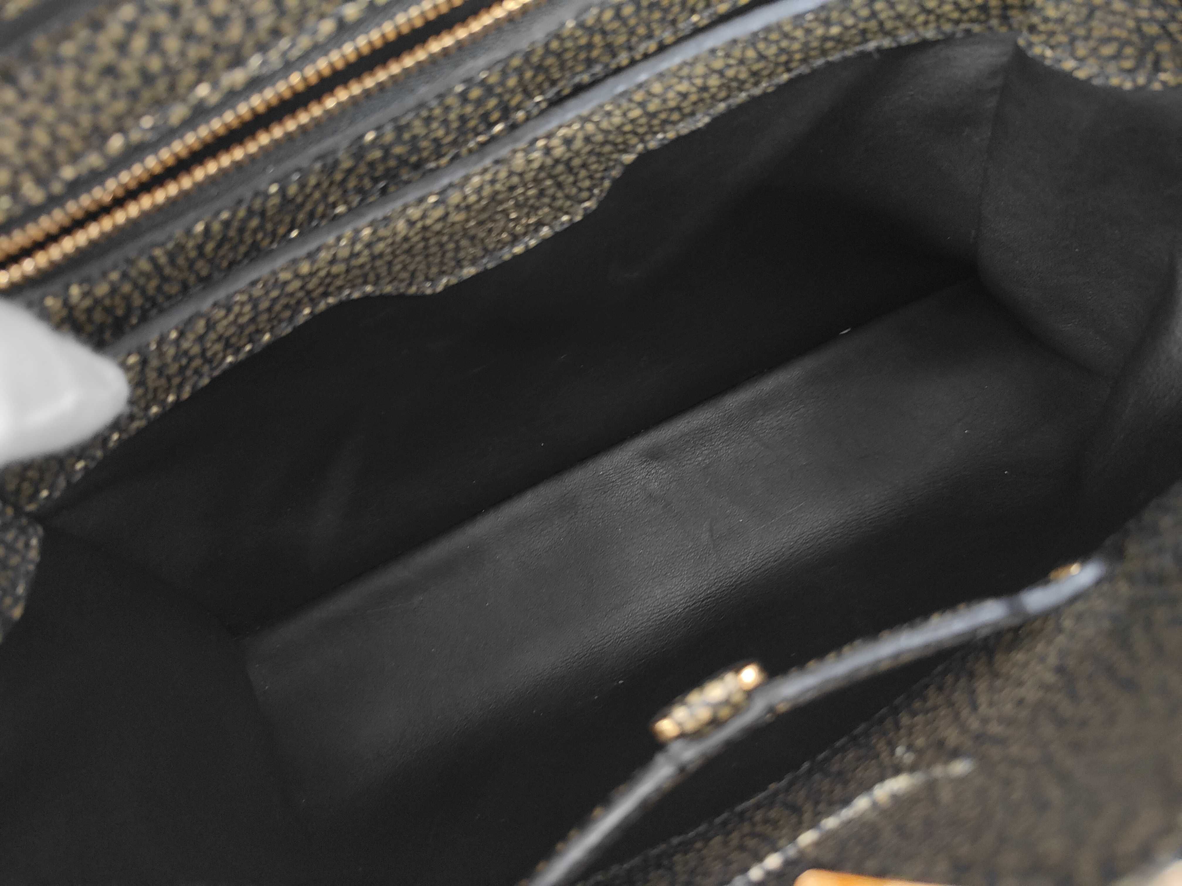 Capucines MM Handbag — view 9