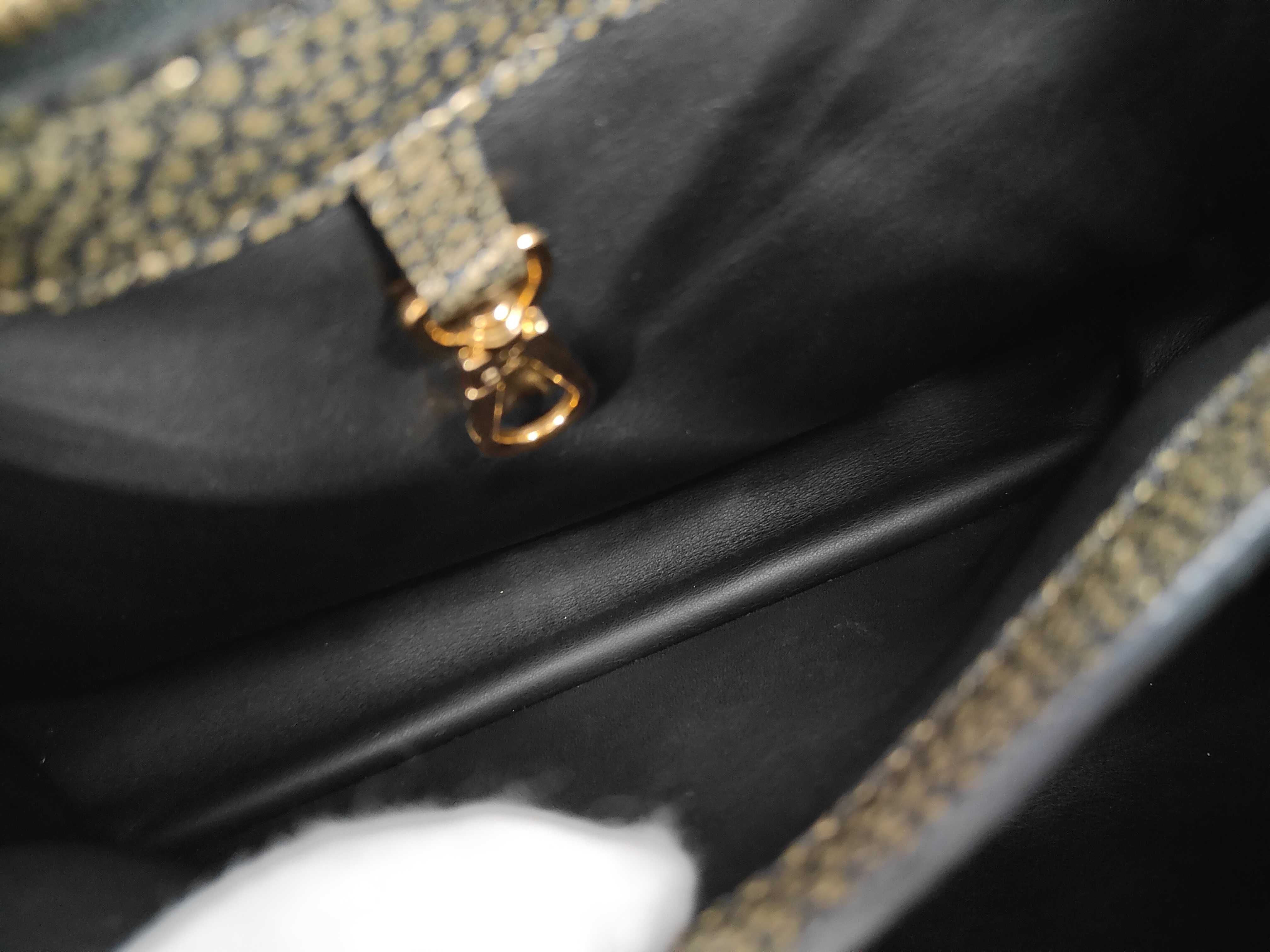 Capucines MM Handbag — view 10