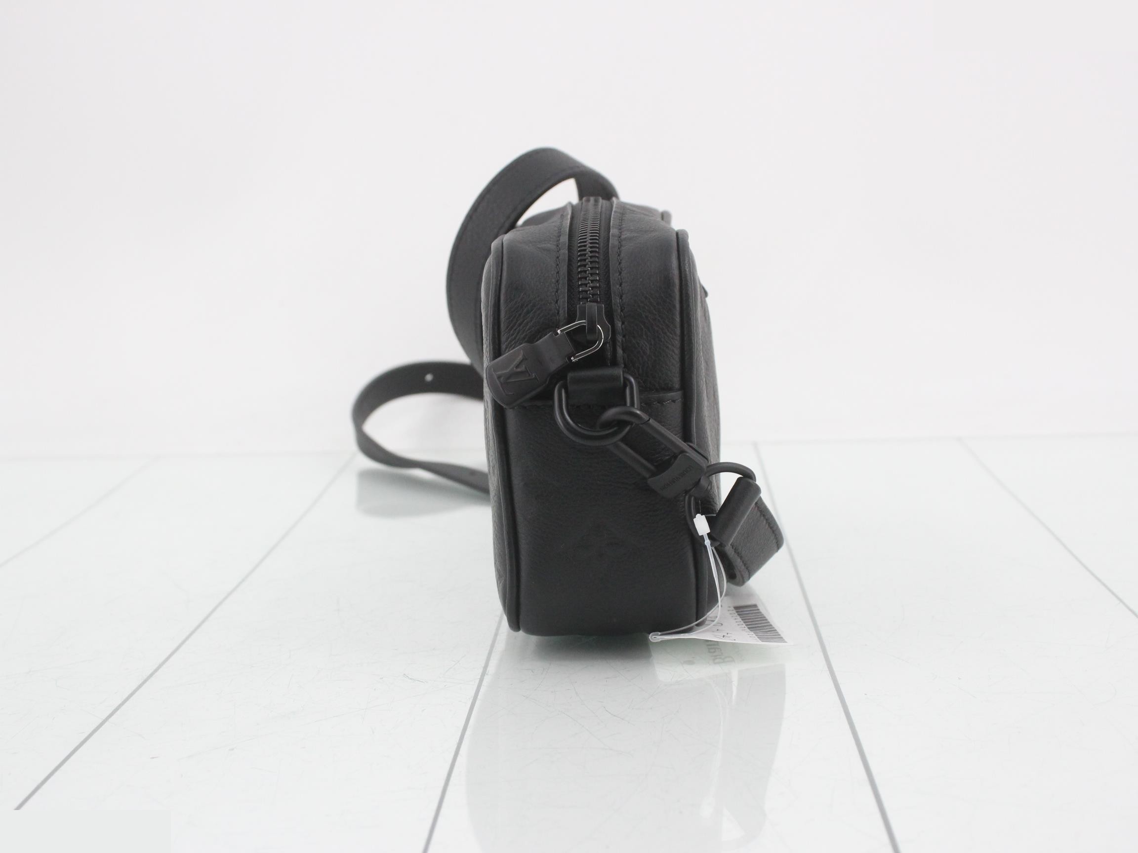 Shadow Trocadero Wearable Wallet M26737 (Unused) — view 4
