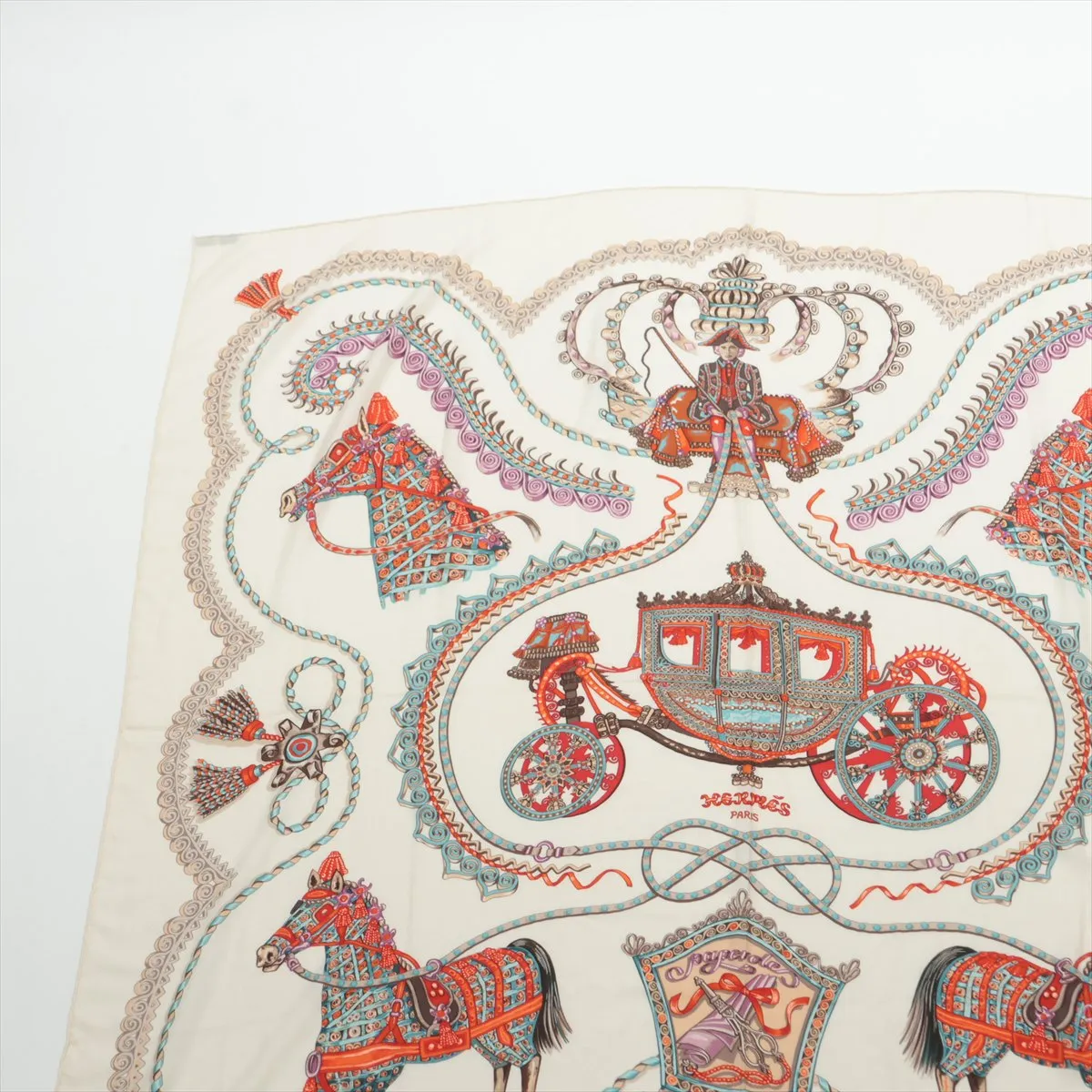 Carre Geant PAPEROLES (Paperoles) Carriage and Nobleman Stole, Cashmere x Silk, Beige. — view 2
