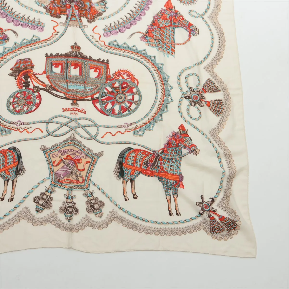 Carre Geant PAPEROLES (Paperoles) Carriage and Nobleman Stole, Cashmere x Silk, Beige. — view 4