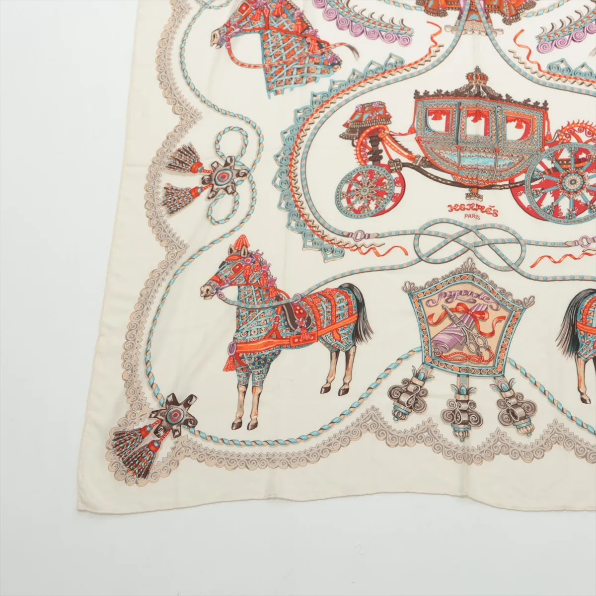Carre Geant PAPEROLES (Paperoles) Carriage and Nobleman Stole, Cashmere x Silk, Beige. — view 5