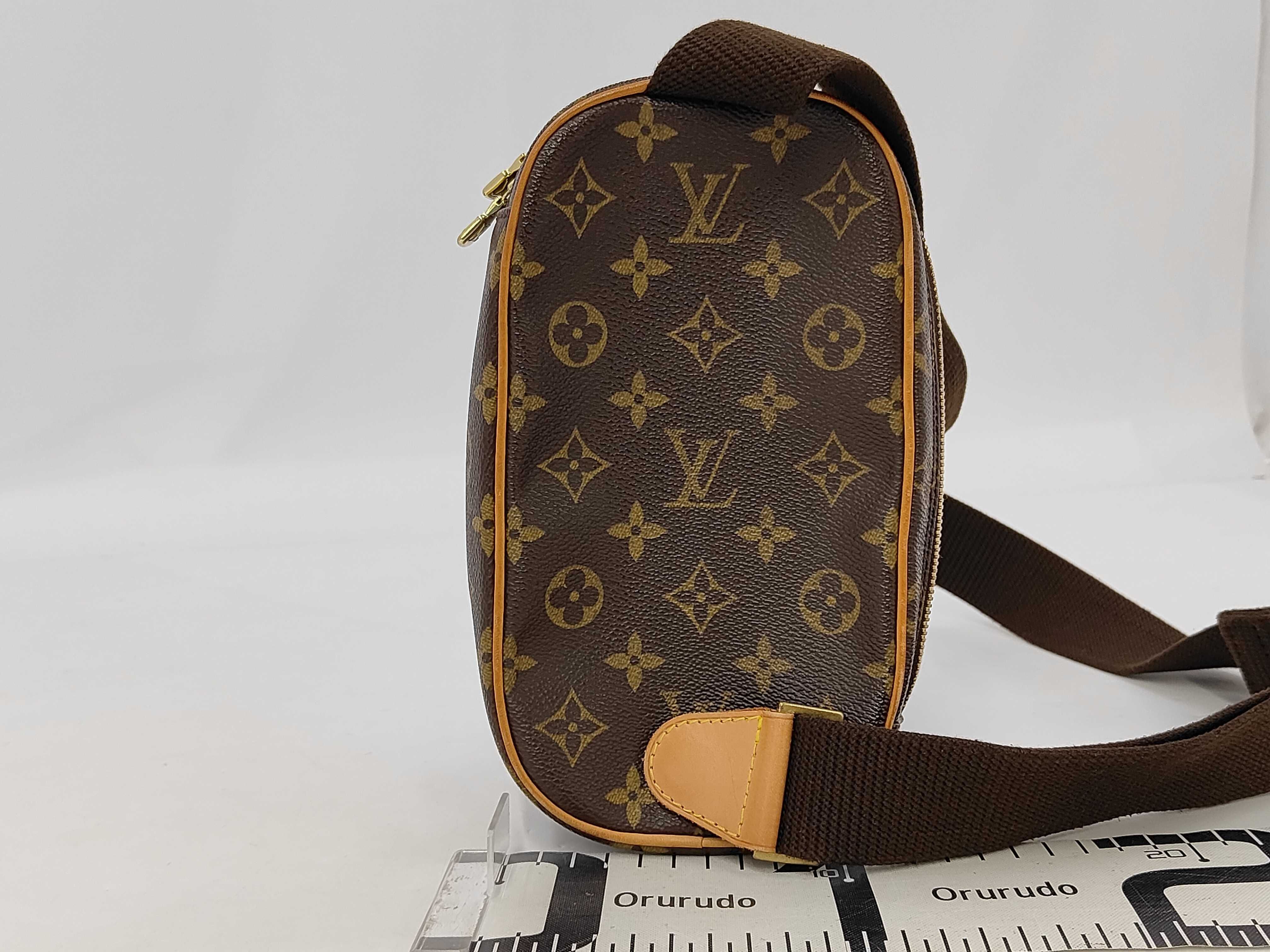 Pochette Gange Body Bag Monogram M51870 Shoulder Bag — view 2