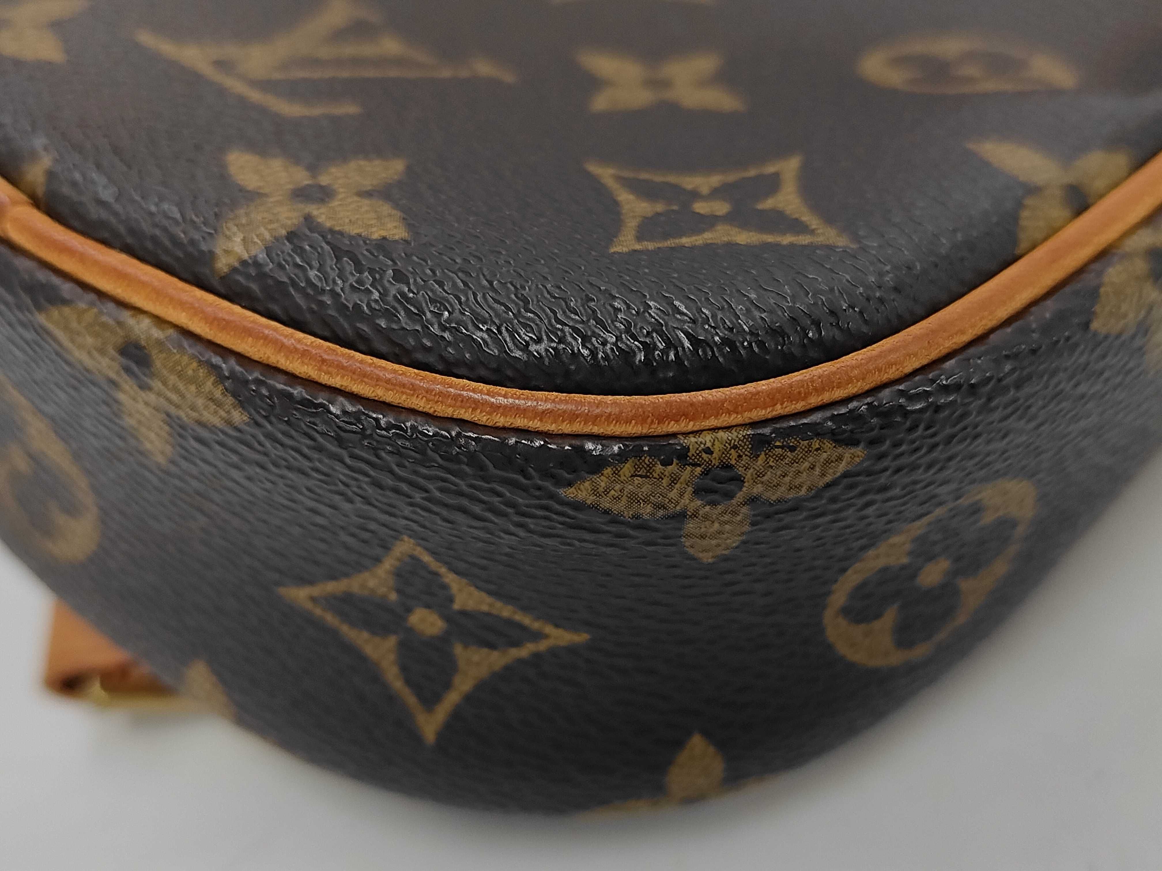 Pochette Gange Body Bag Monogram M51870 Shoulder Bag — view 3