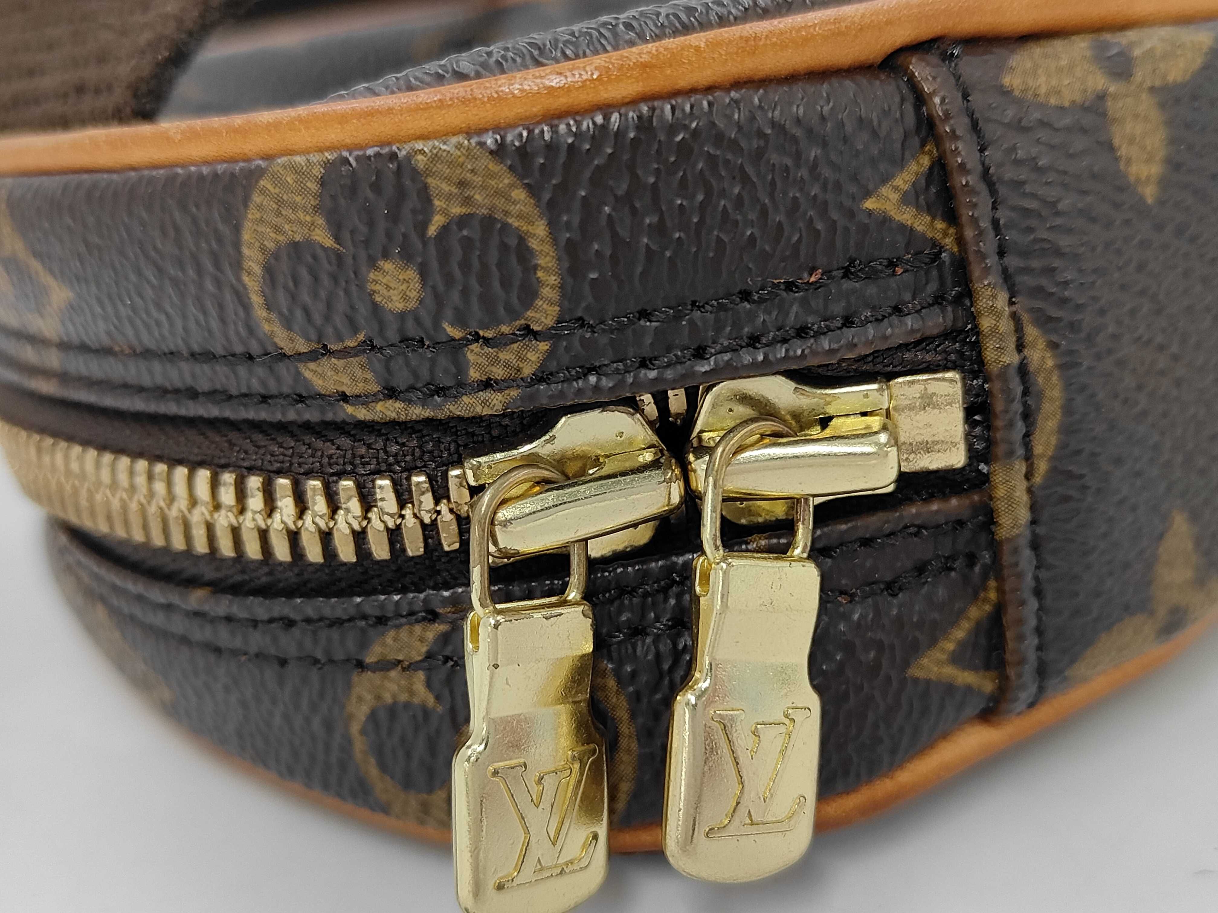 Pochette Gange Body Bag Monogram M51870 Shoulder Bag — view 8
