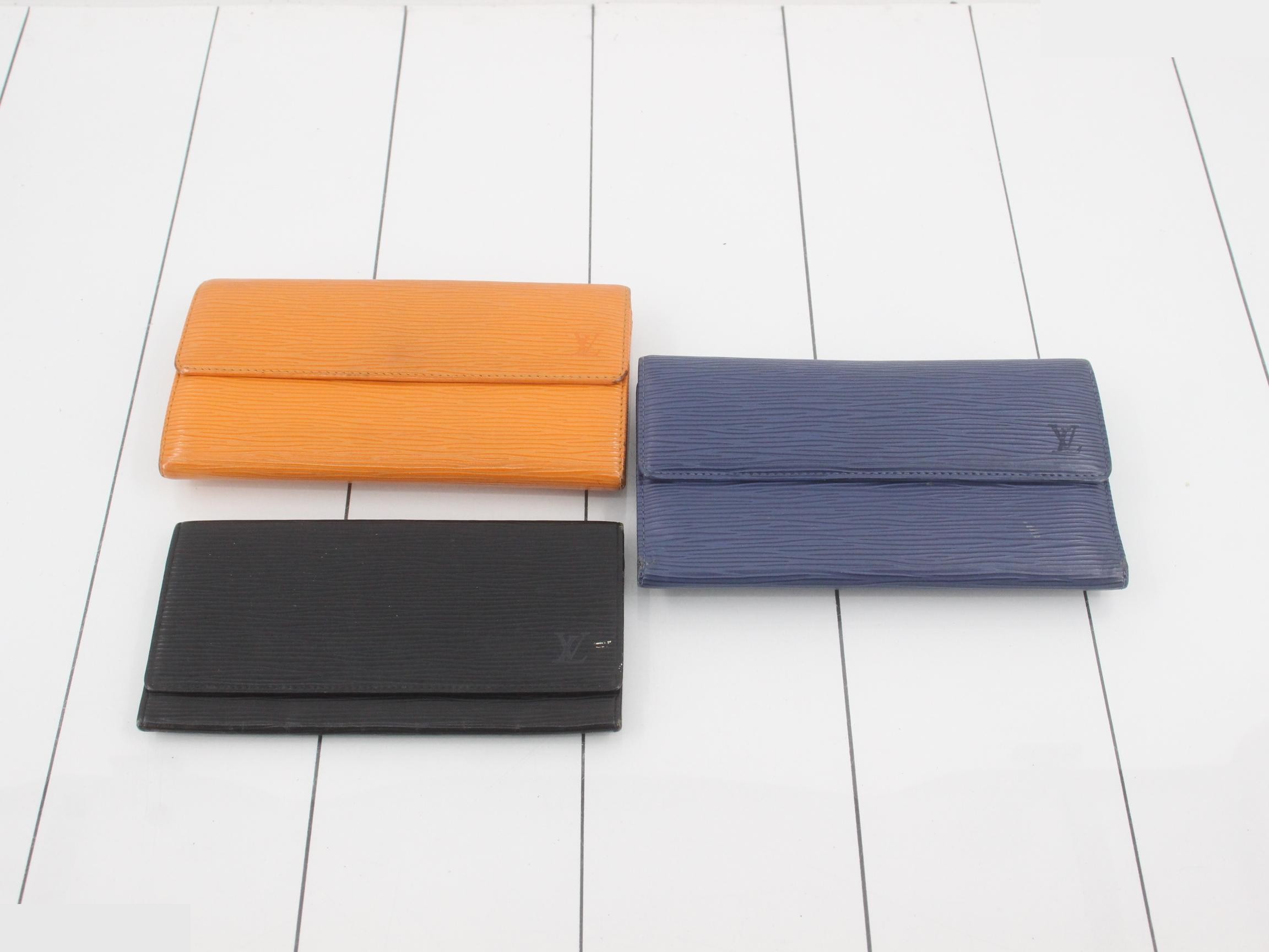 Five wallets in one set — view 3