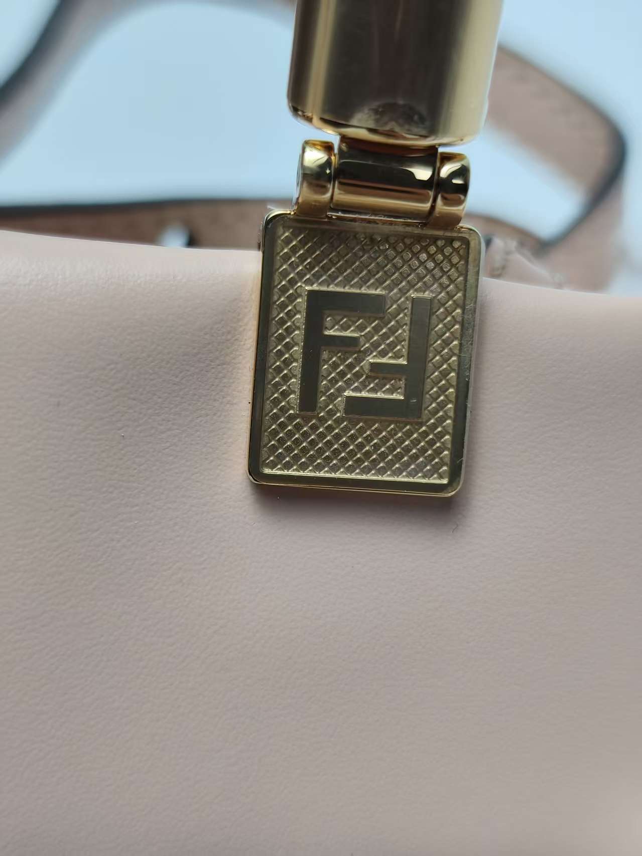 【*Shipped from: China*】FENDI Sunshine Leather Shoulder Bag — view 15