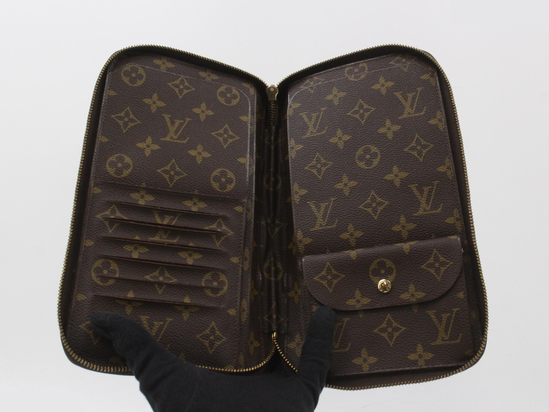 Monogram Poche Escapade Travel Case M60113 — view 4