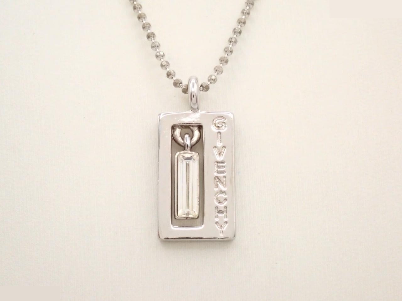 Other line: Precious metals, necklaces, pendants, neck circumference approximately 52 cm.