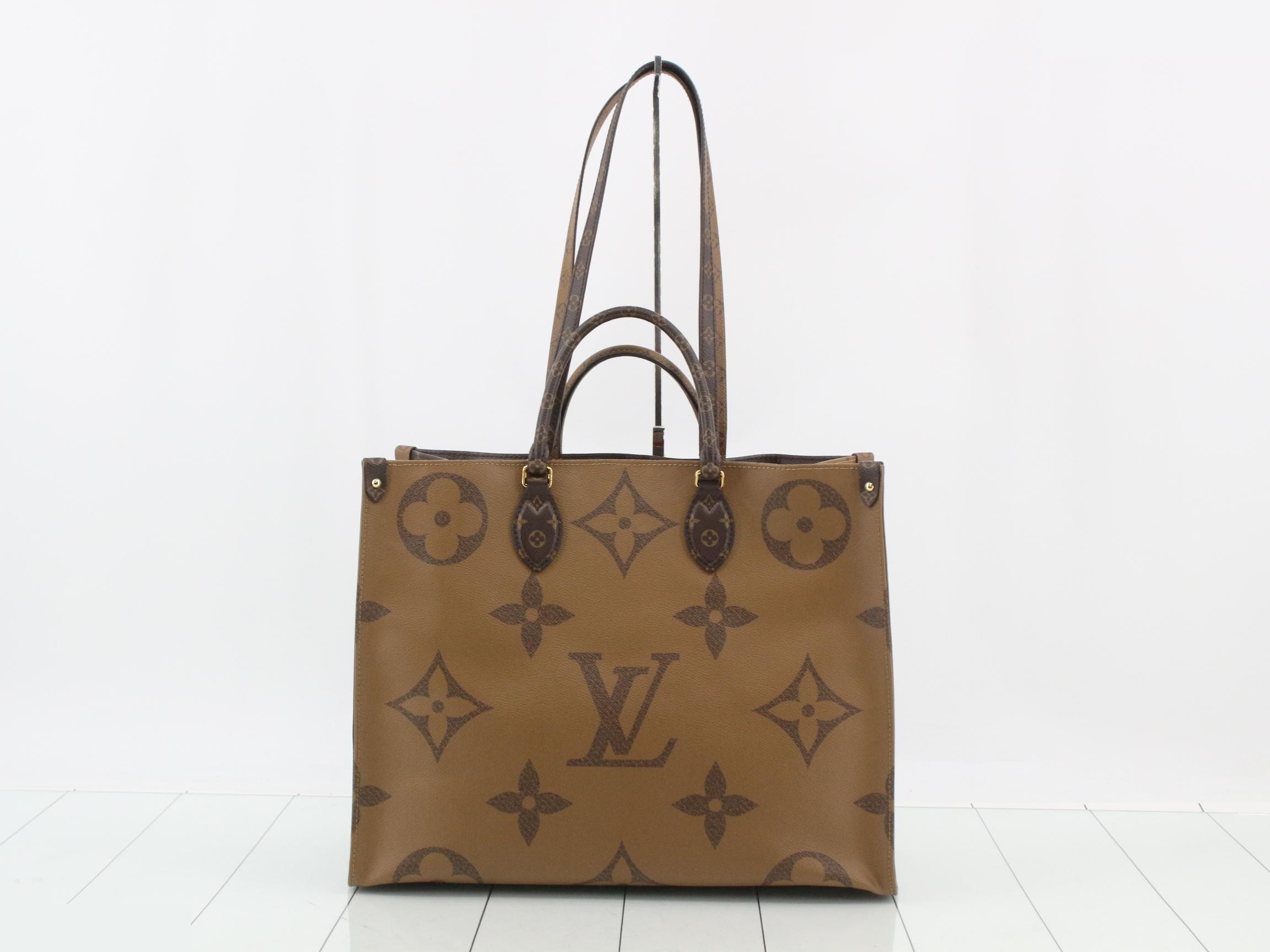 Monogram Giant Reverse OnTheGo GM 2-Way Tote Bag — view 2