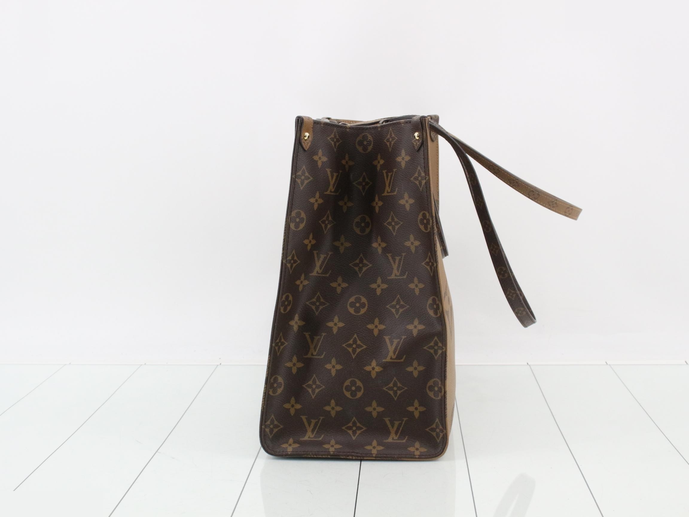 Monogram Giant Reverse OnTheGo GM 2-Way Tote Bag — view 3