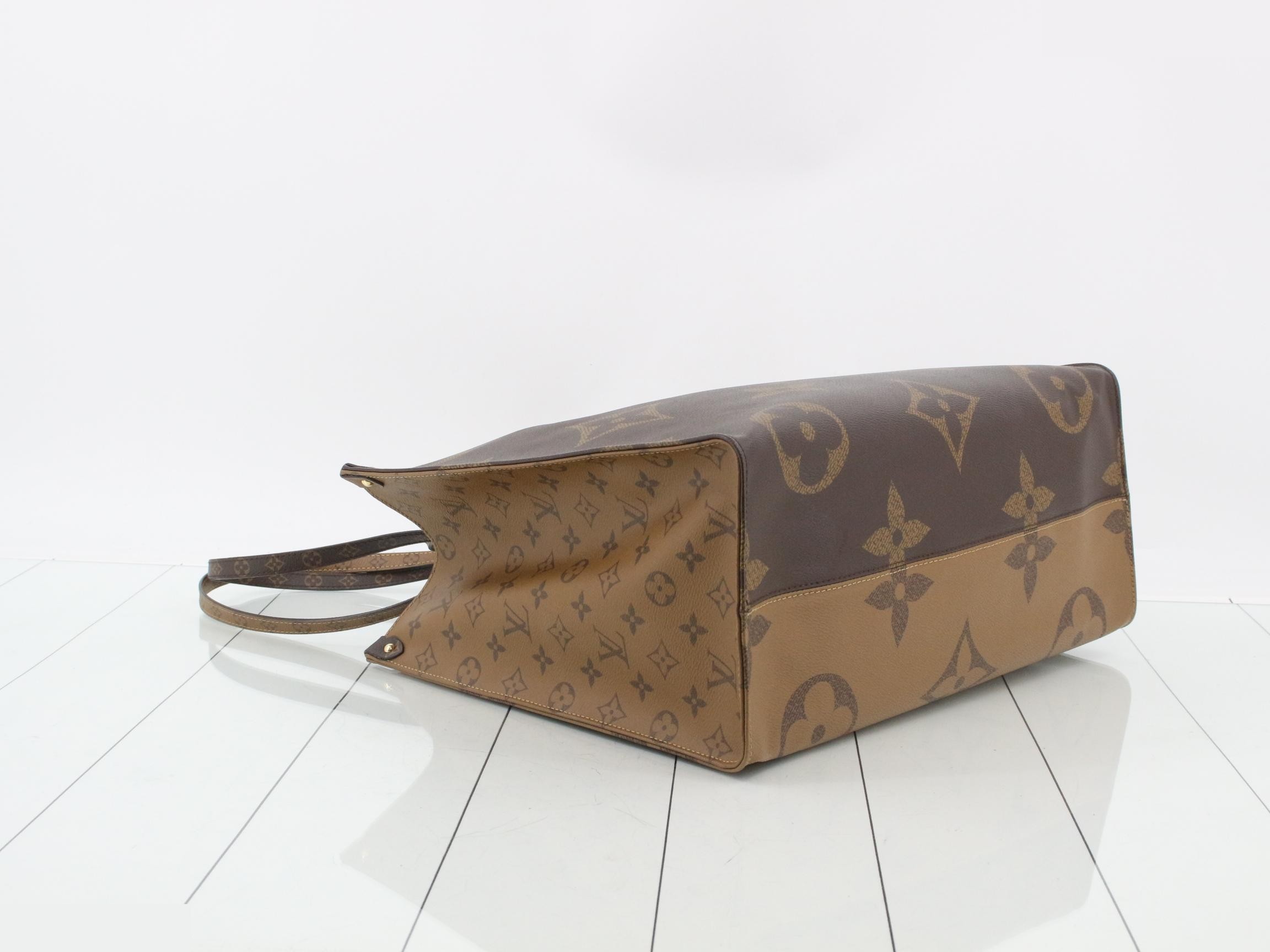 Monogram Giant Reverse OnTheGo GM 2-Way Tote Bag — view 5