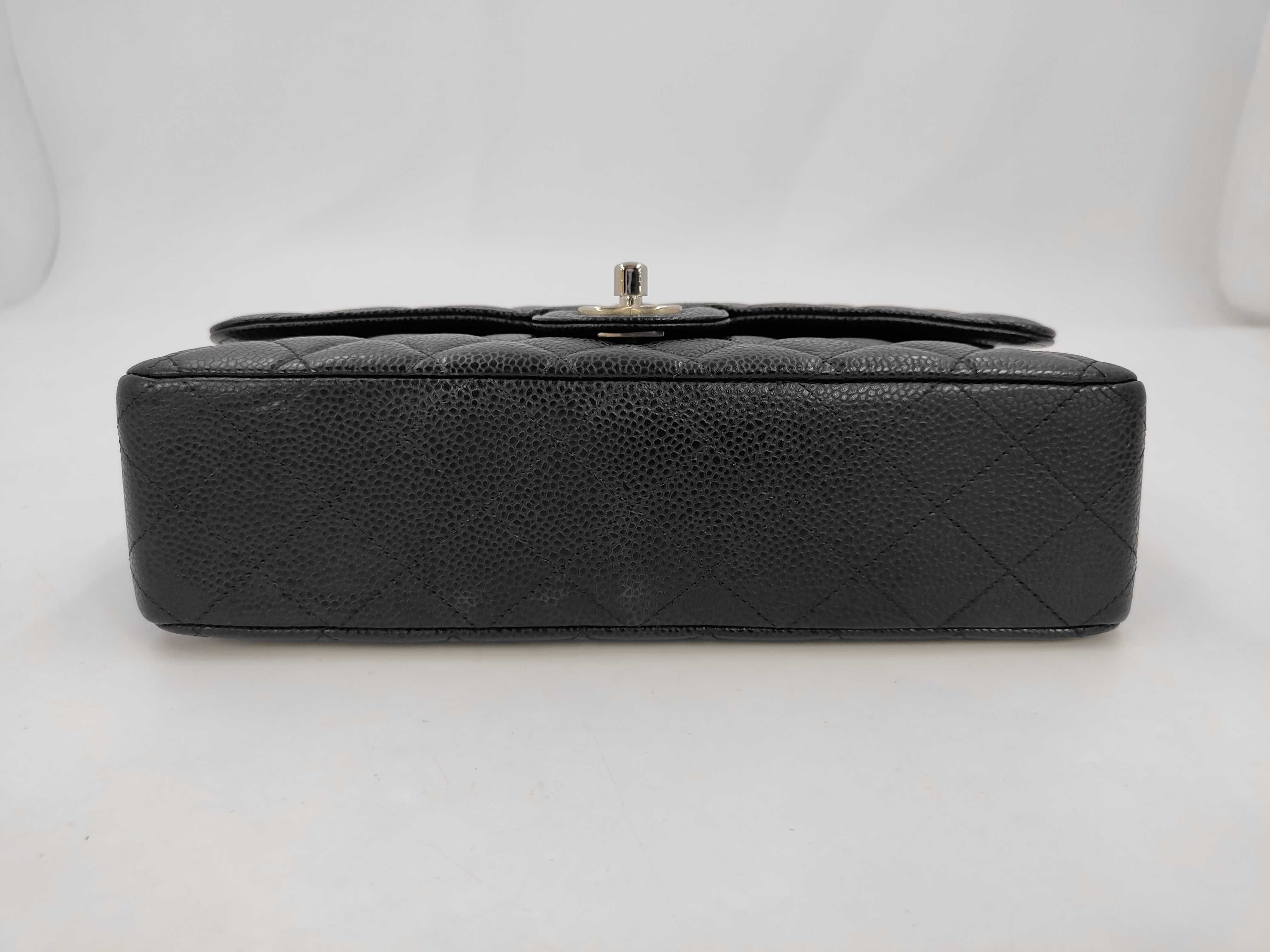 Matelassé 25 Double Flap Double Chain Caviar Shoulder Bag — view 6