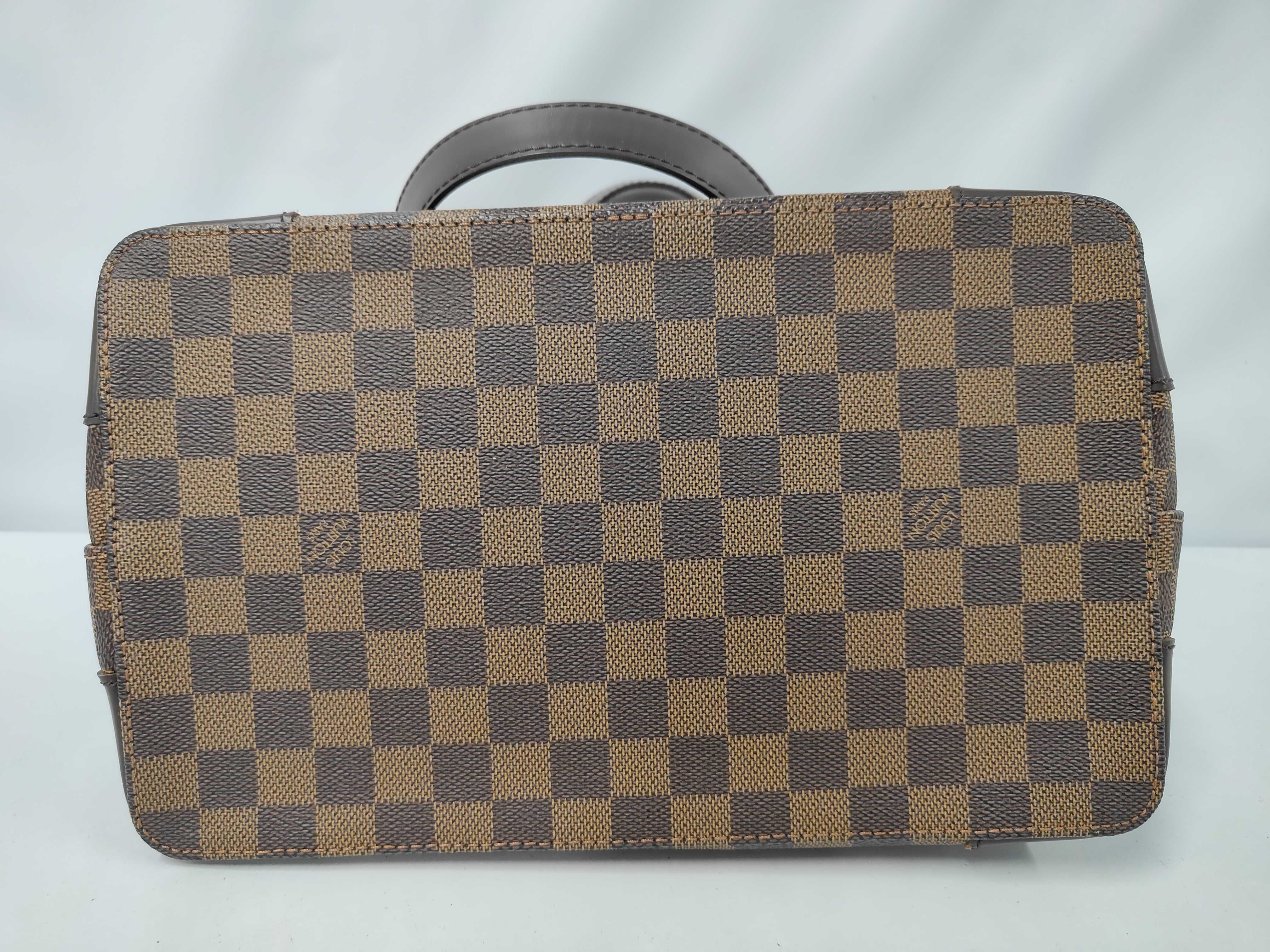 LV Damier AR0146 Handbag — view 3