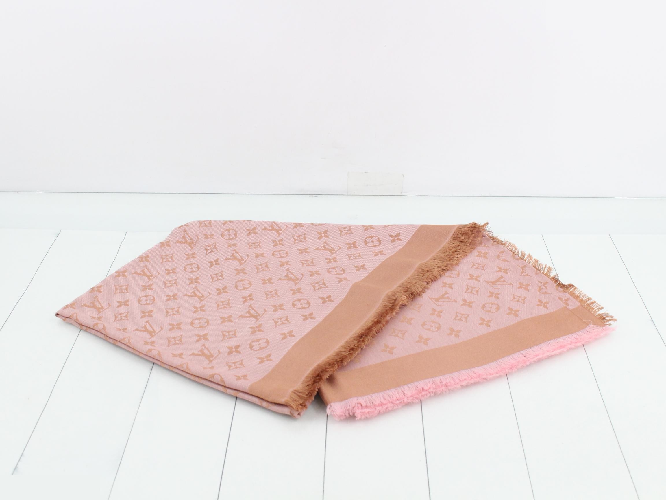 Shawl Monogram Neo Denim Pink — view 3