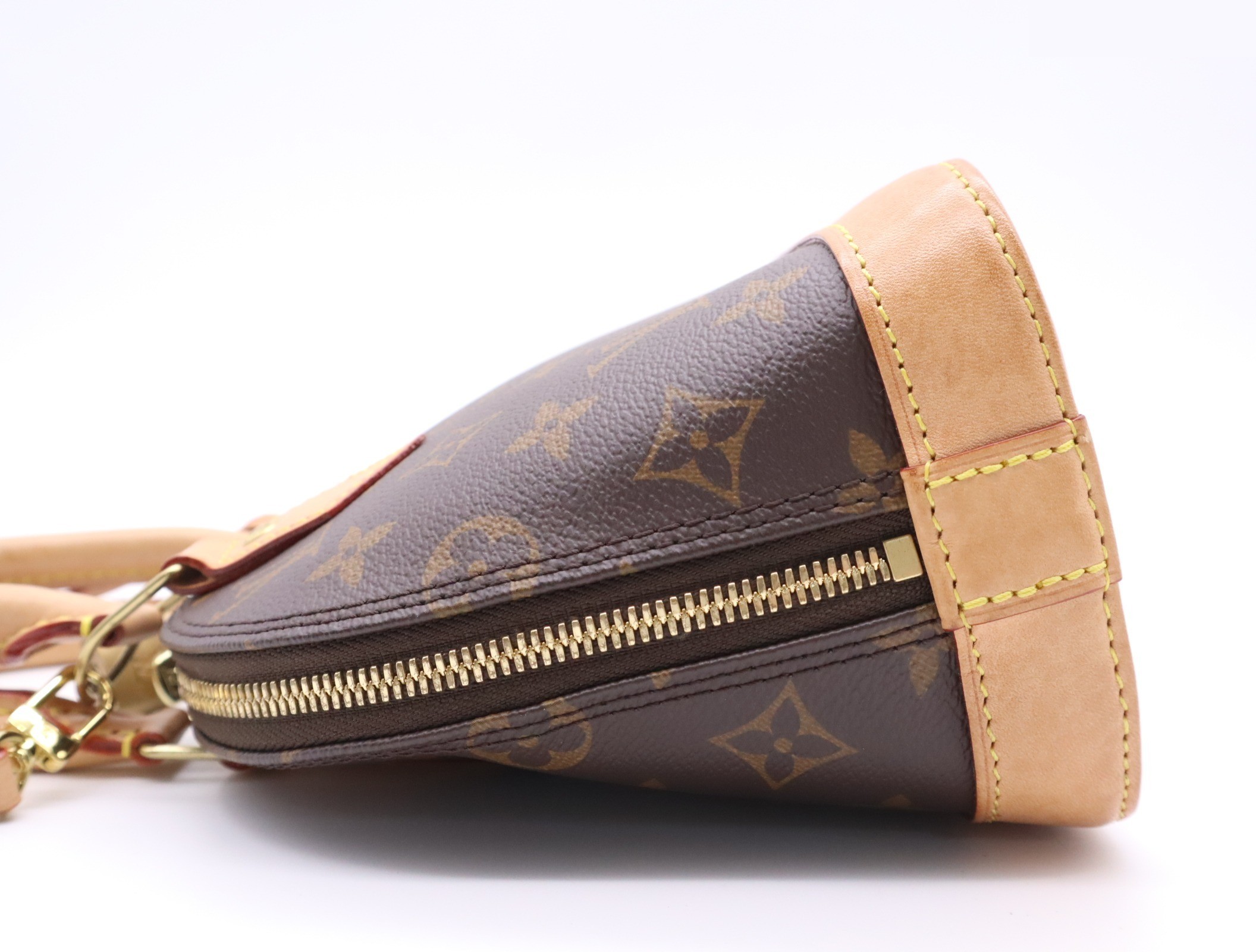 Alma BB (Shoulder strap, padlock, 2 keys, clochette, and dust bag included) — view 3