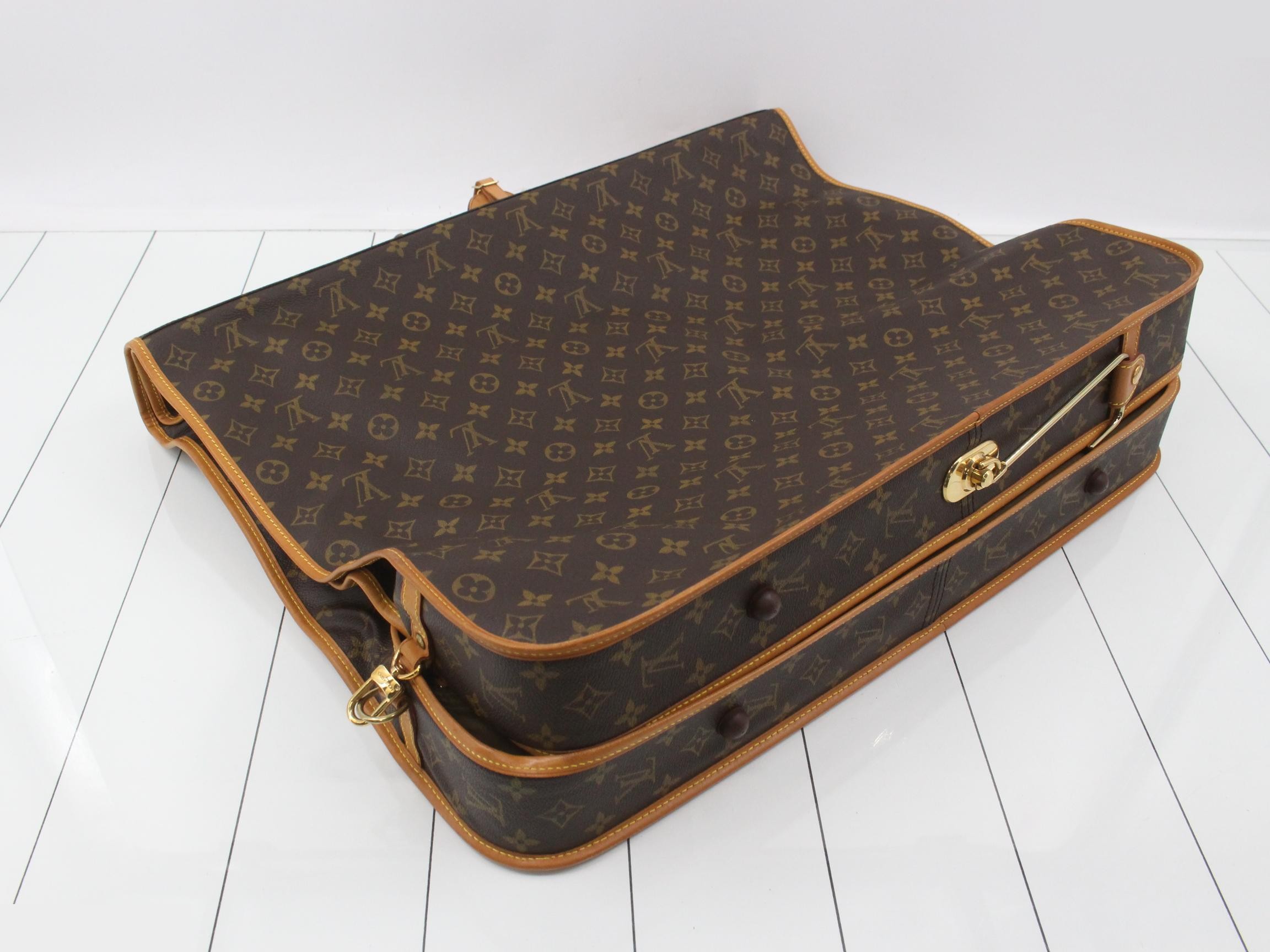 Portable Cinq Centrée SP0957 with strap, hanger (3), and name tag. — view 3