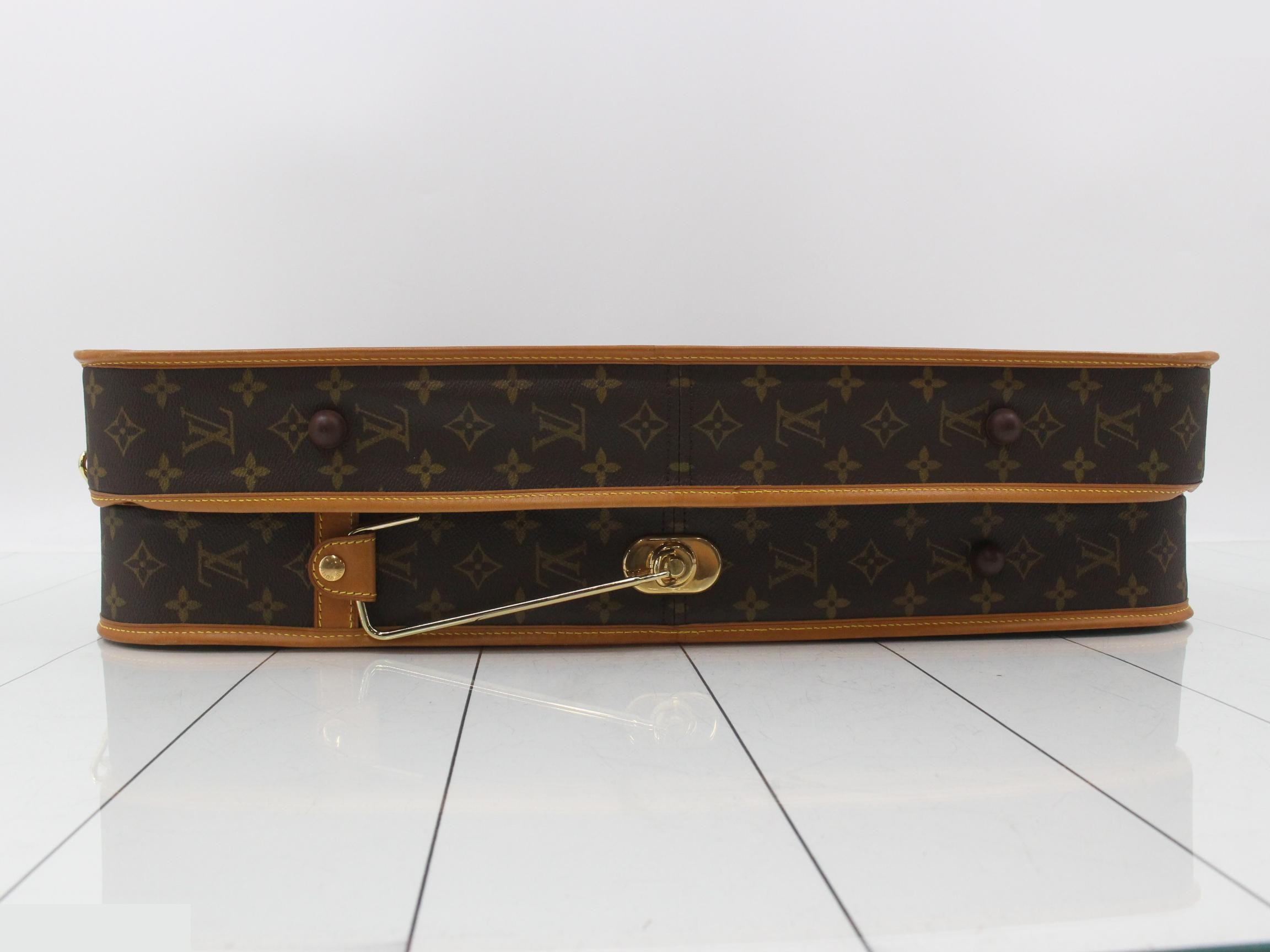 Portable Cinq Centrée SP0957 with strap, hanger (3), and name tag. — view 4