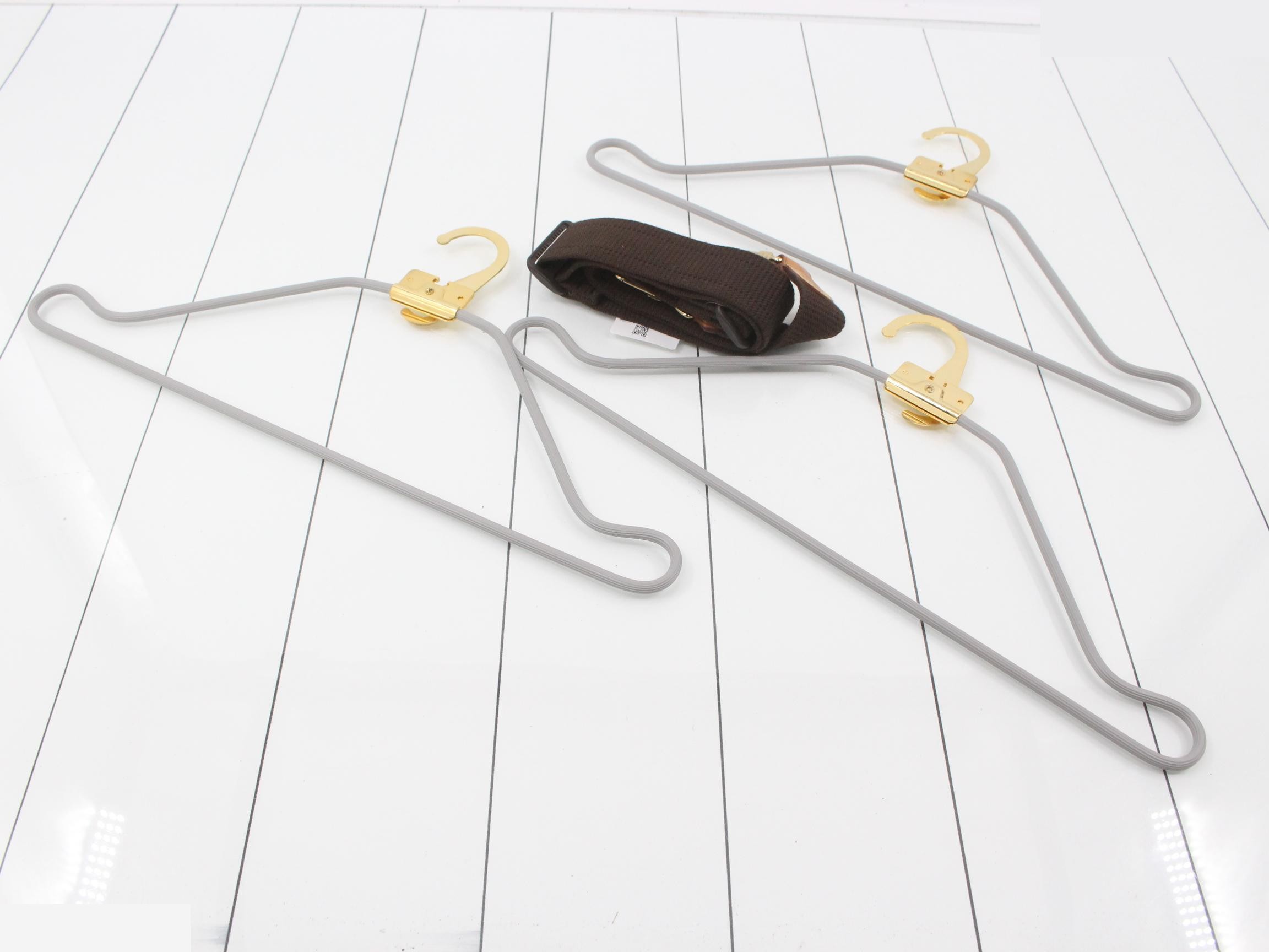 Portable Cinq Centrée SP0957 with strap, hanger (3), and name tag. — view 5