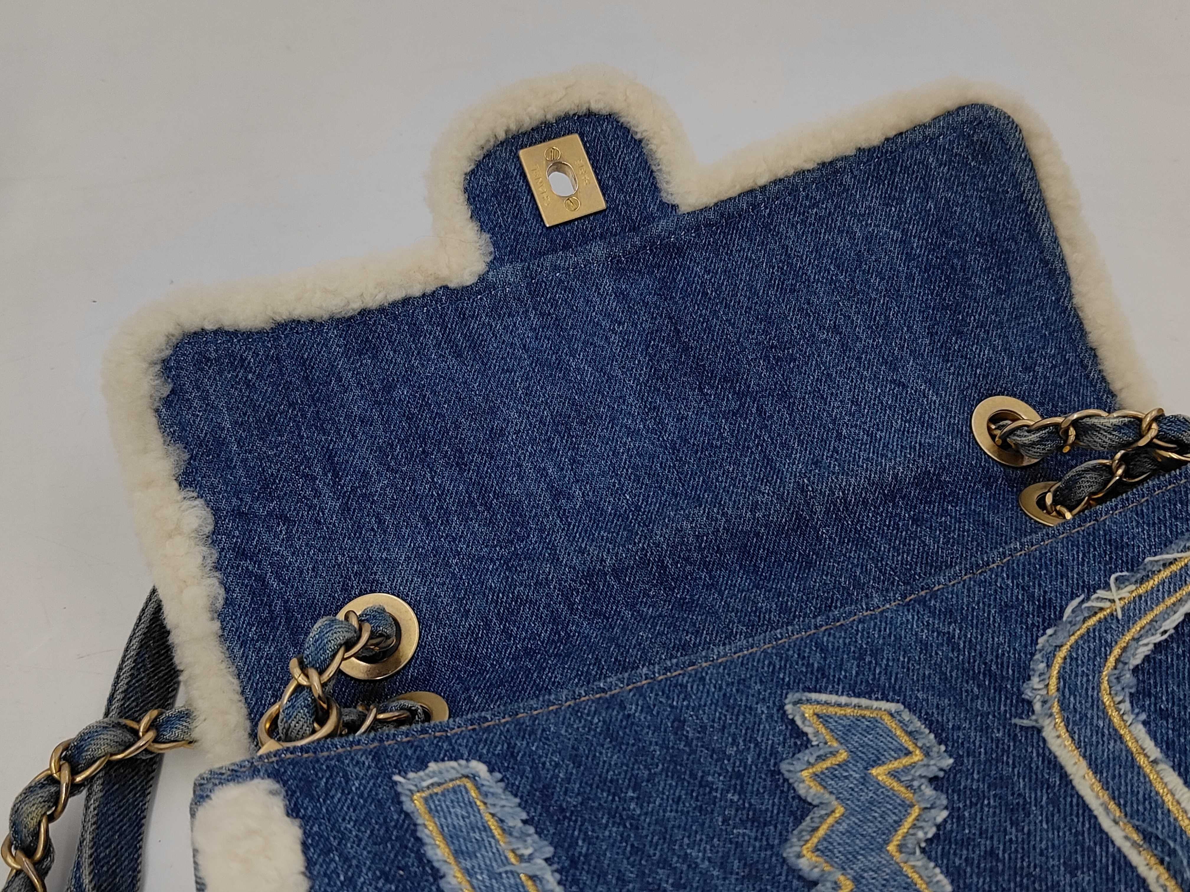 Egypt Line Chain Shoulder Denim Shearling Shoulder Bag — view 11