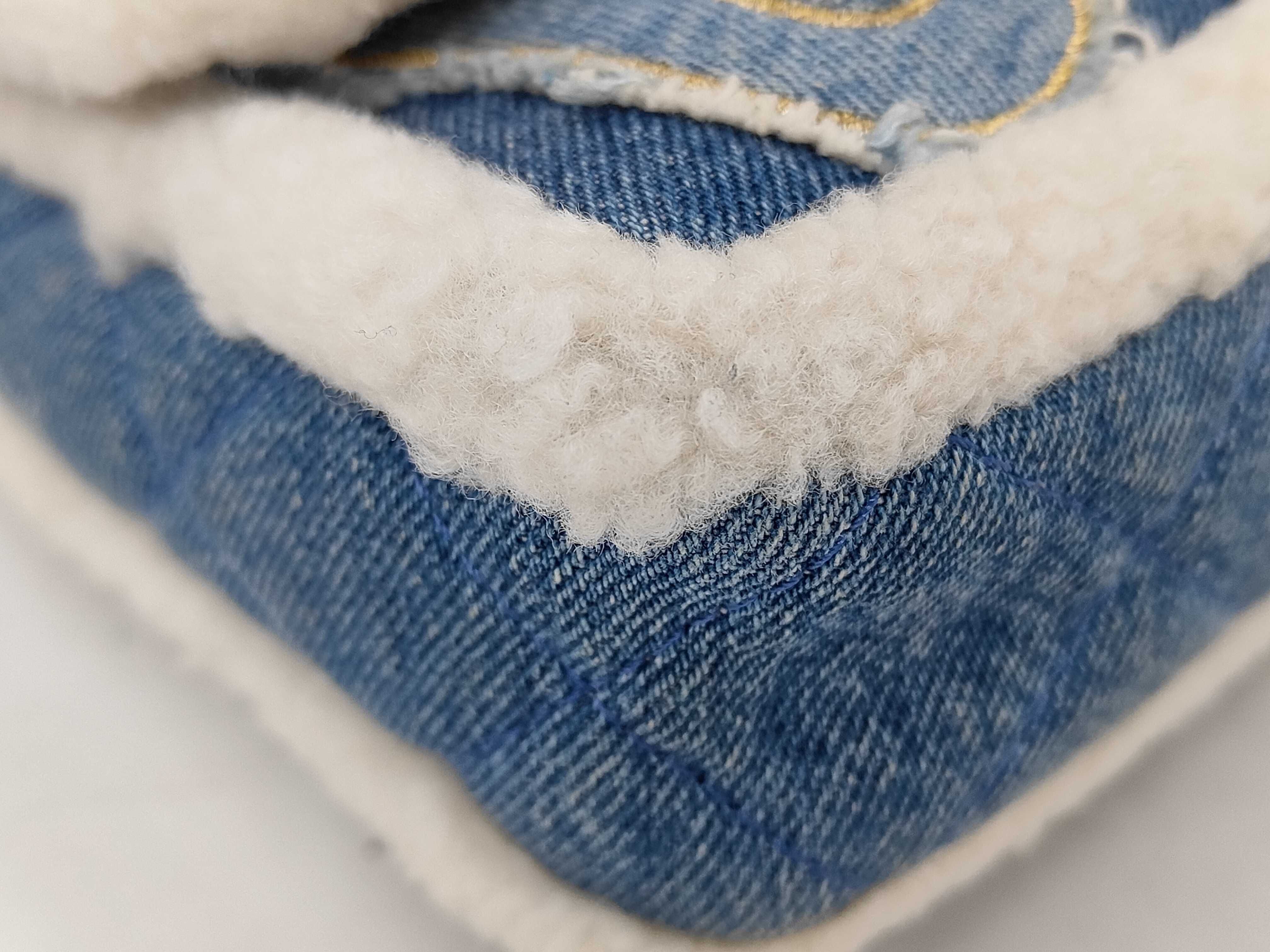 Egypt Line Chain Shoulder Denim Shearling Shoulder Bag — view 3