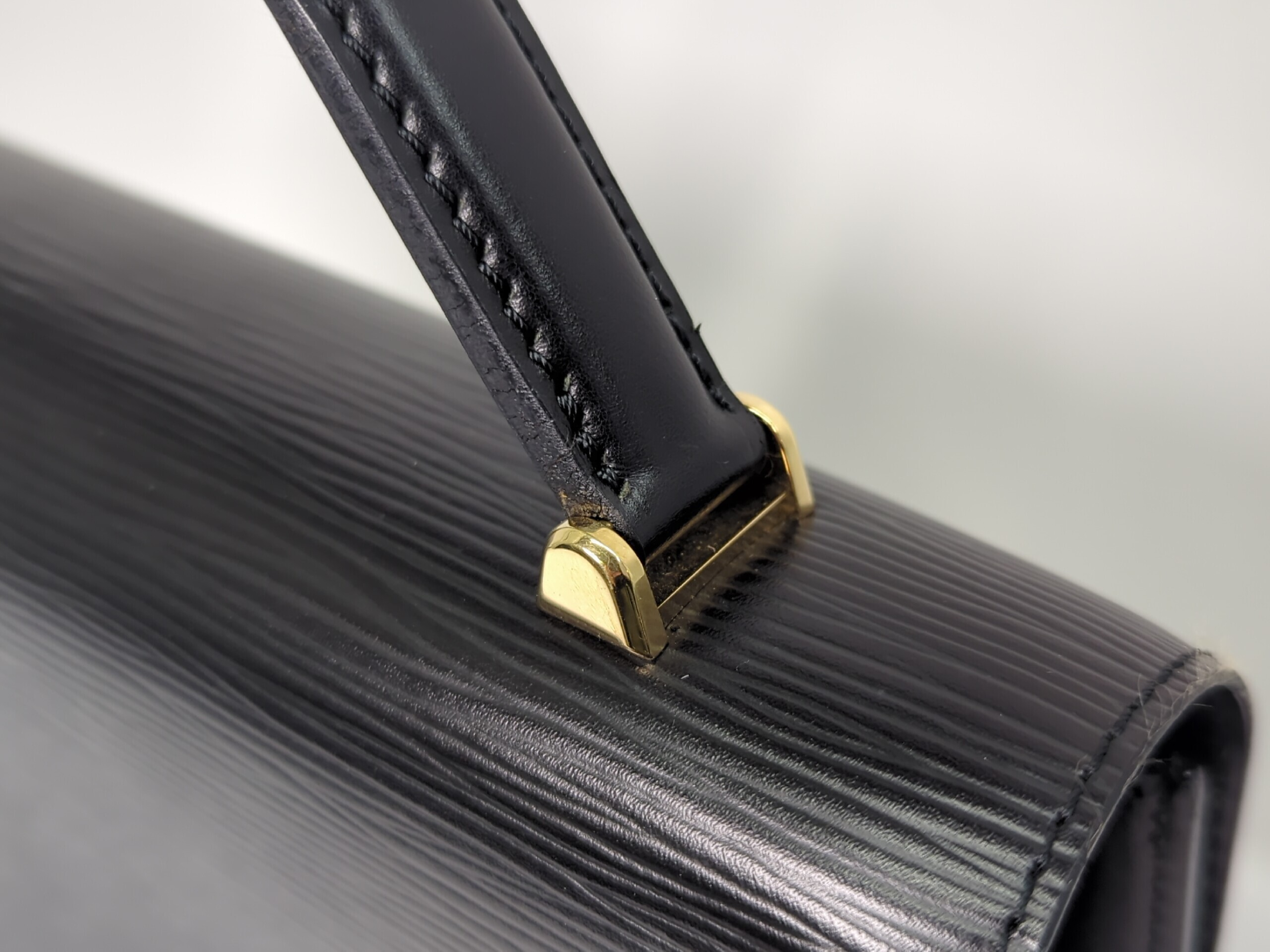 M52377 Epi Malzerbes Handbag — view 10