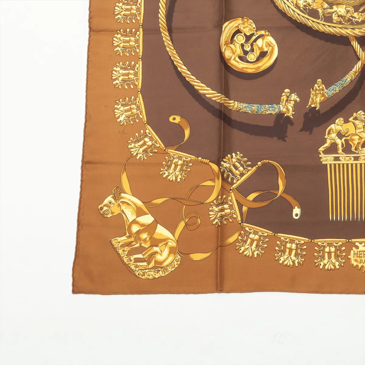 Carre 90 LES CAVALIERS D'OR Golden Knight Scarf Silk Brown Thread Fuzzing Thread — view 5
