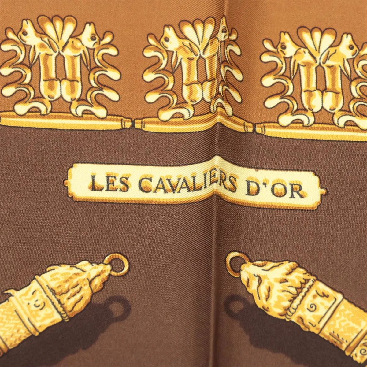 Carre 90 LES CAVALIERS D'OR Golden Knight Scarf Silk Brown Thread Fuzzing Thread — view 6
