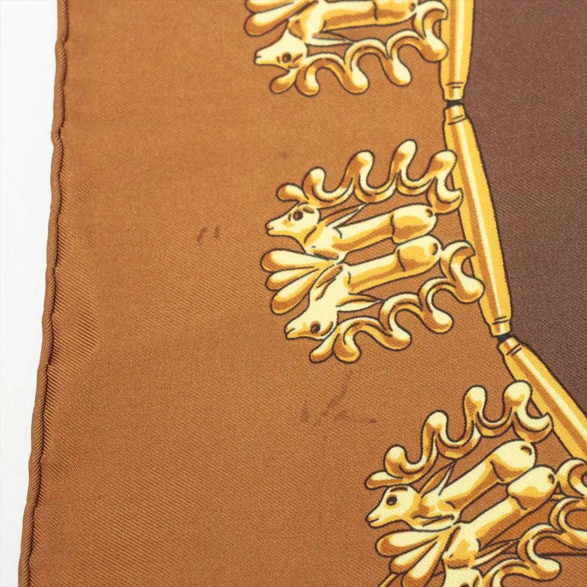 Carre 90 LES CAVALIERS D'OR Golden Knight Scarf Silk Brown Thread Fuzzing Thread — view 8