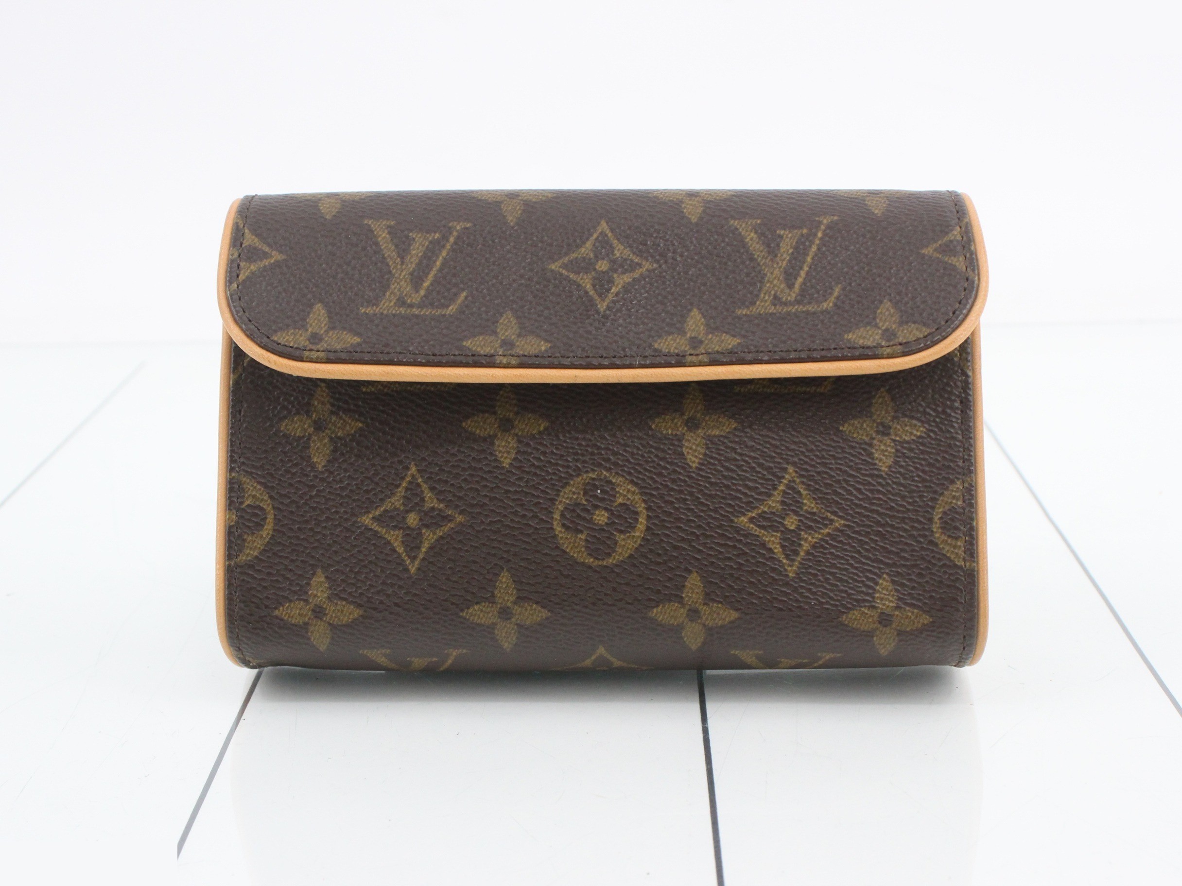 Pochette Florentine with shoulder strap