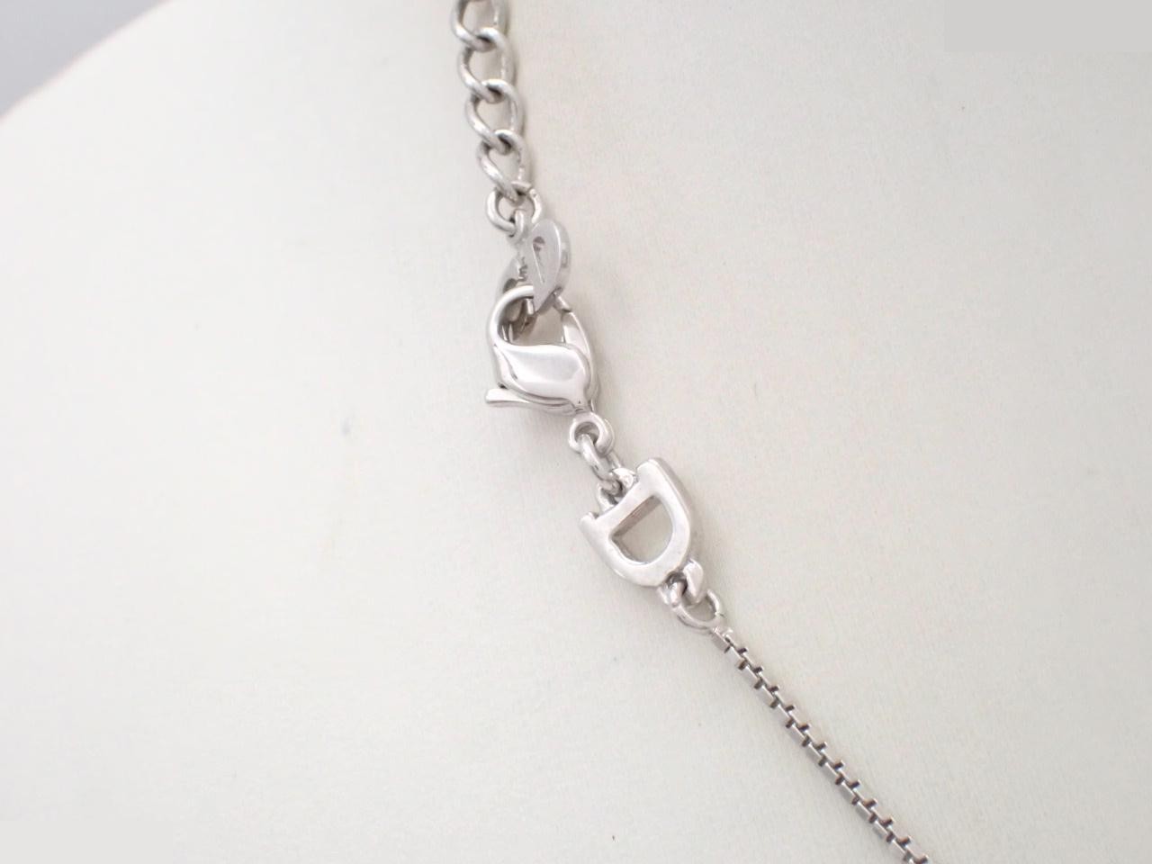 Other lines: Precious metal necklaces and pendants, total length approximately 44 cm. — view 2
