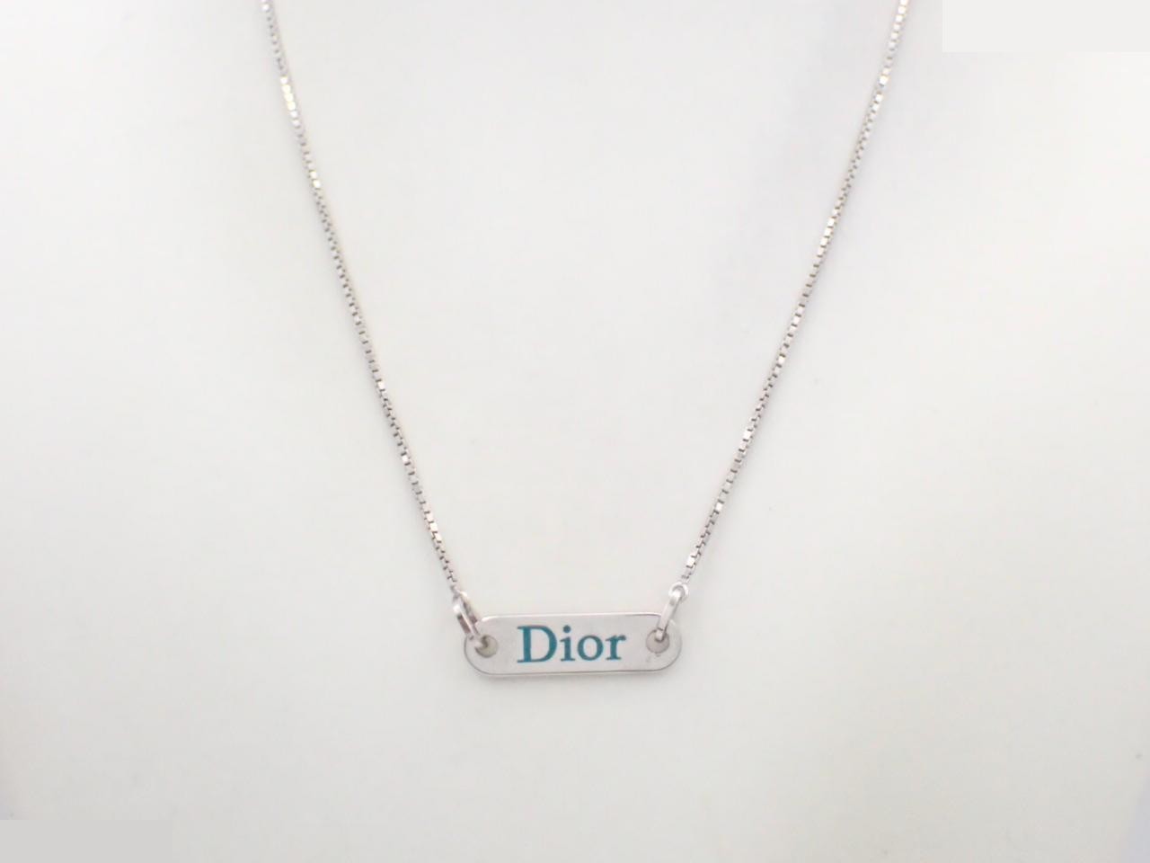 Other lines: Precious metal necklaces and pendants, total length approximately 44 cm. — view 3