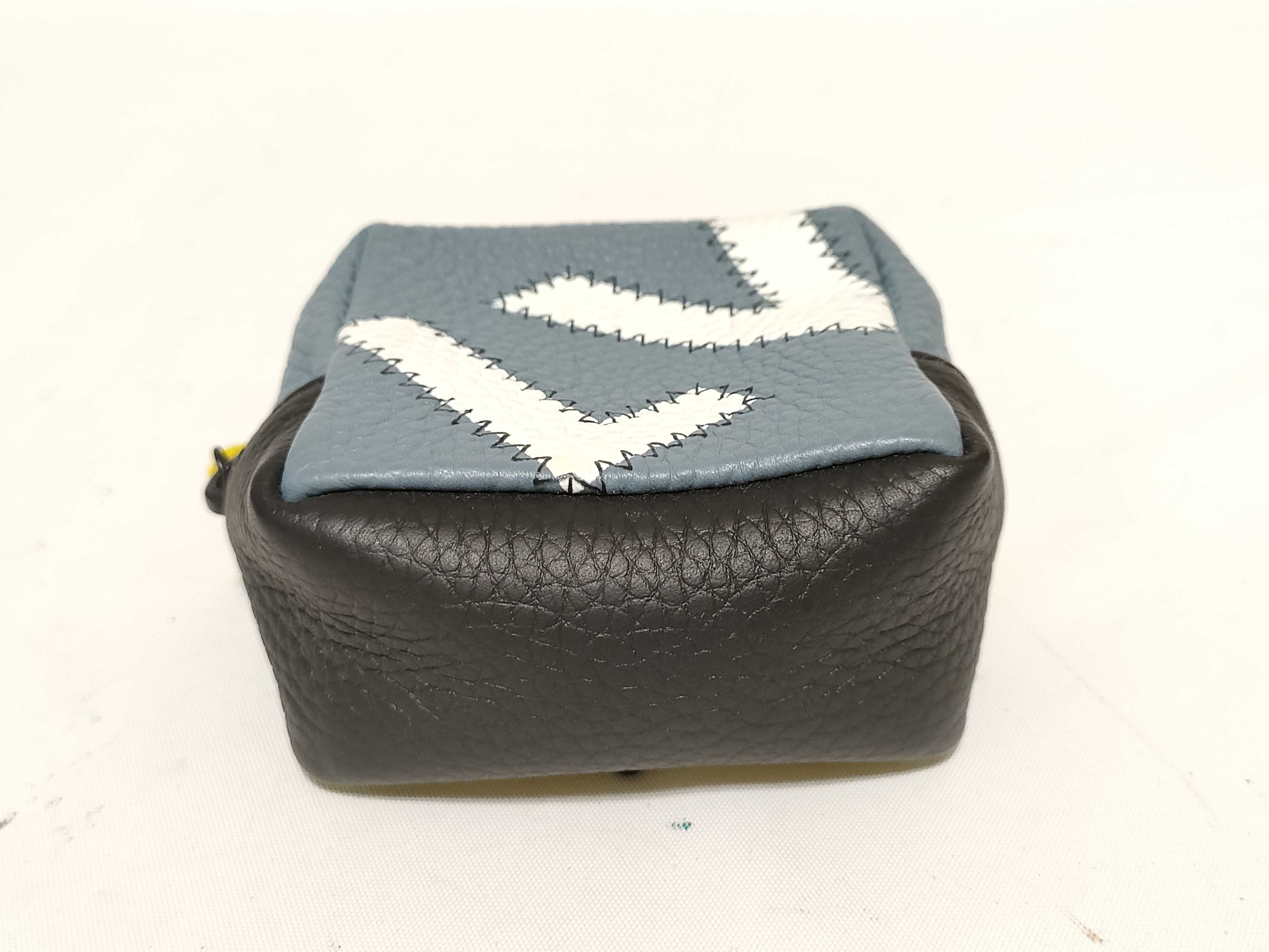 pouch — view 5