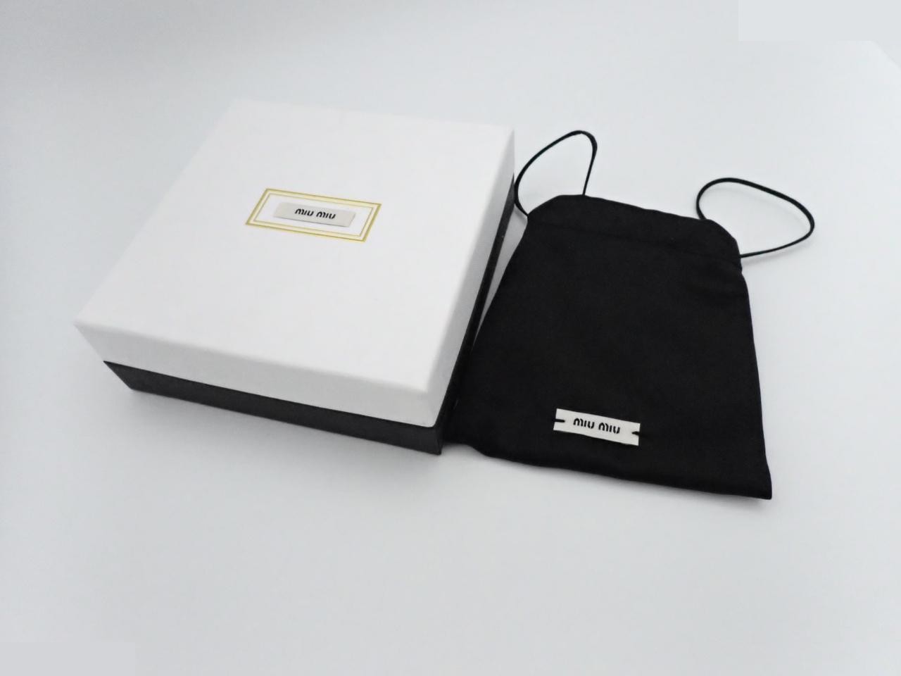 Logo, precious metal necklace/pendant, with accessories, chain approximately 49cm. — view 4