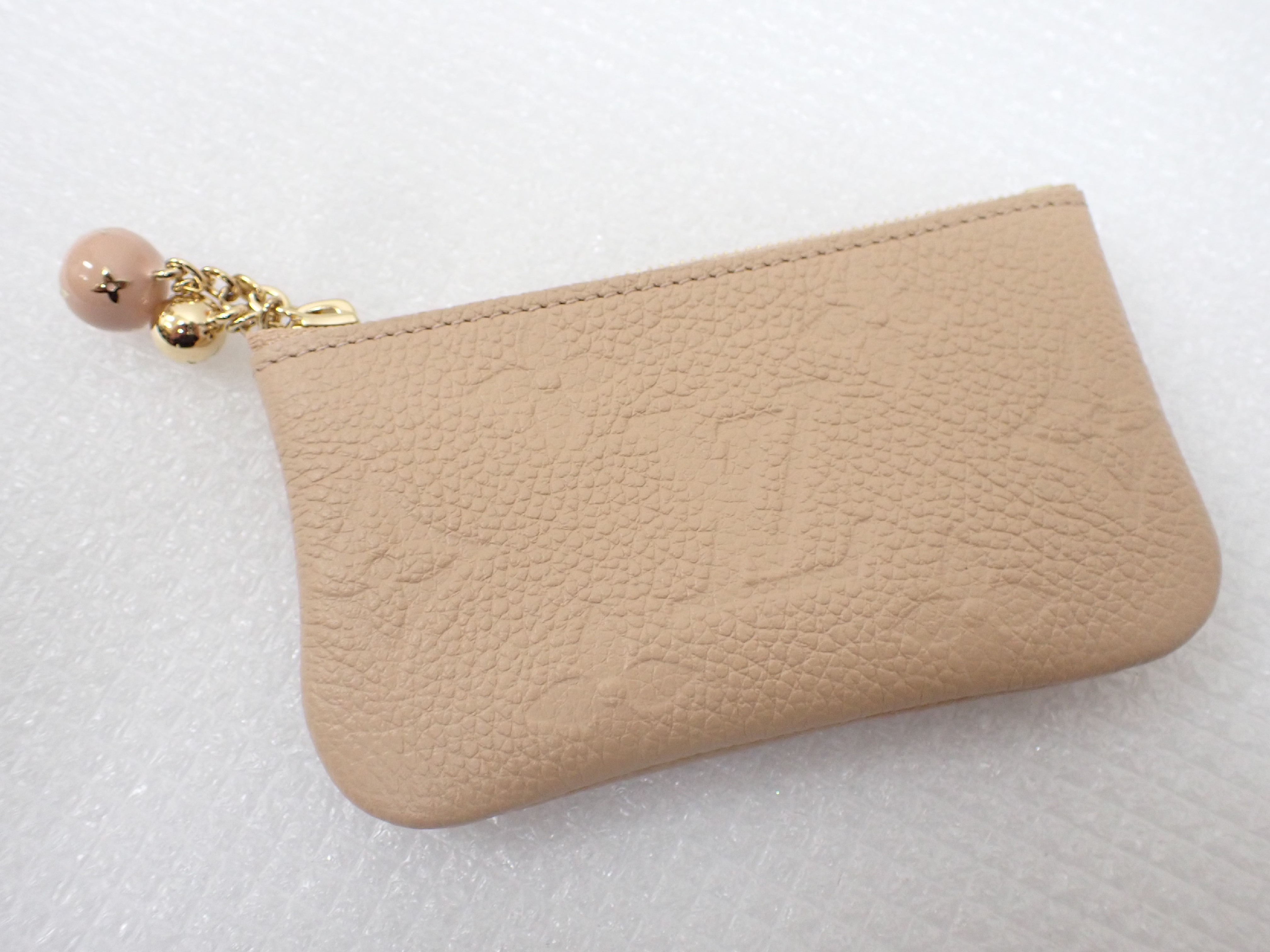 Unused Louis Vuitton M28993 Pochette Clé Monogram Empreinte Leather Light Beige Key Case Coin Case — view 2