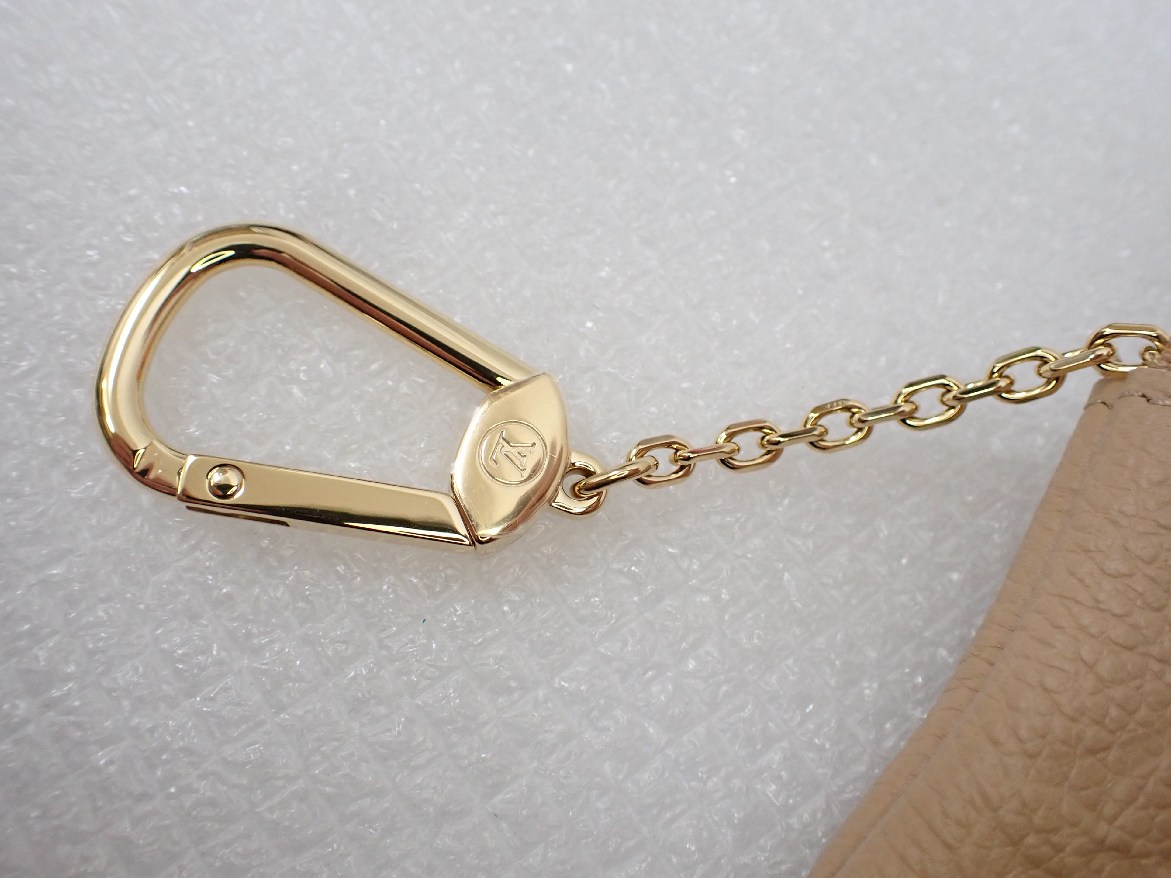 Unused Louis Vuitton M28993 Pochette Clé Monogram Empreinte Leather Light Beige Key Case Coin Case — view 5