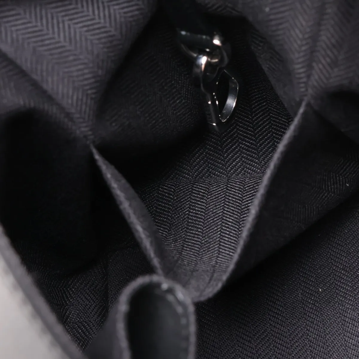 Hammock Medium Leather 2-Way Handbag, Black — view 9