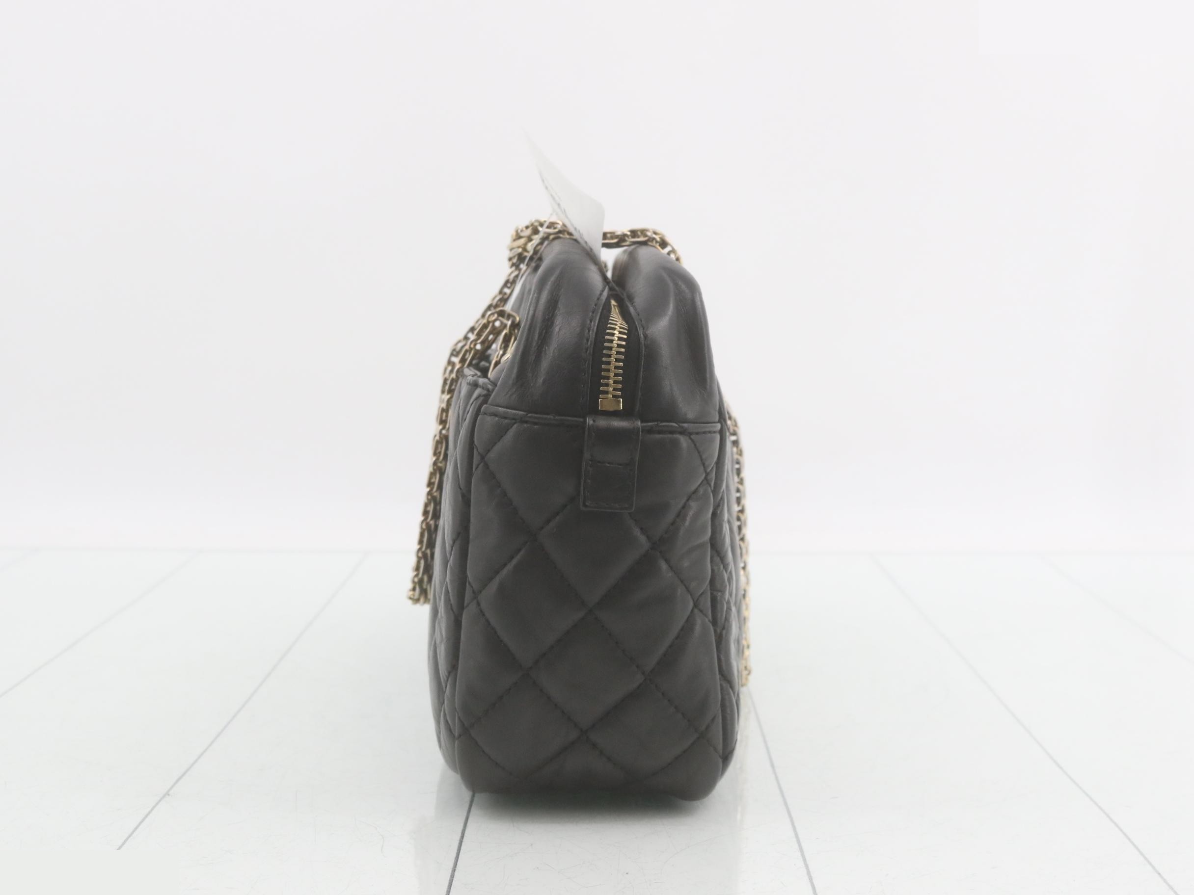 2.55 Shoulder bag, black, gold hardware, with protective seal. — view 3