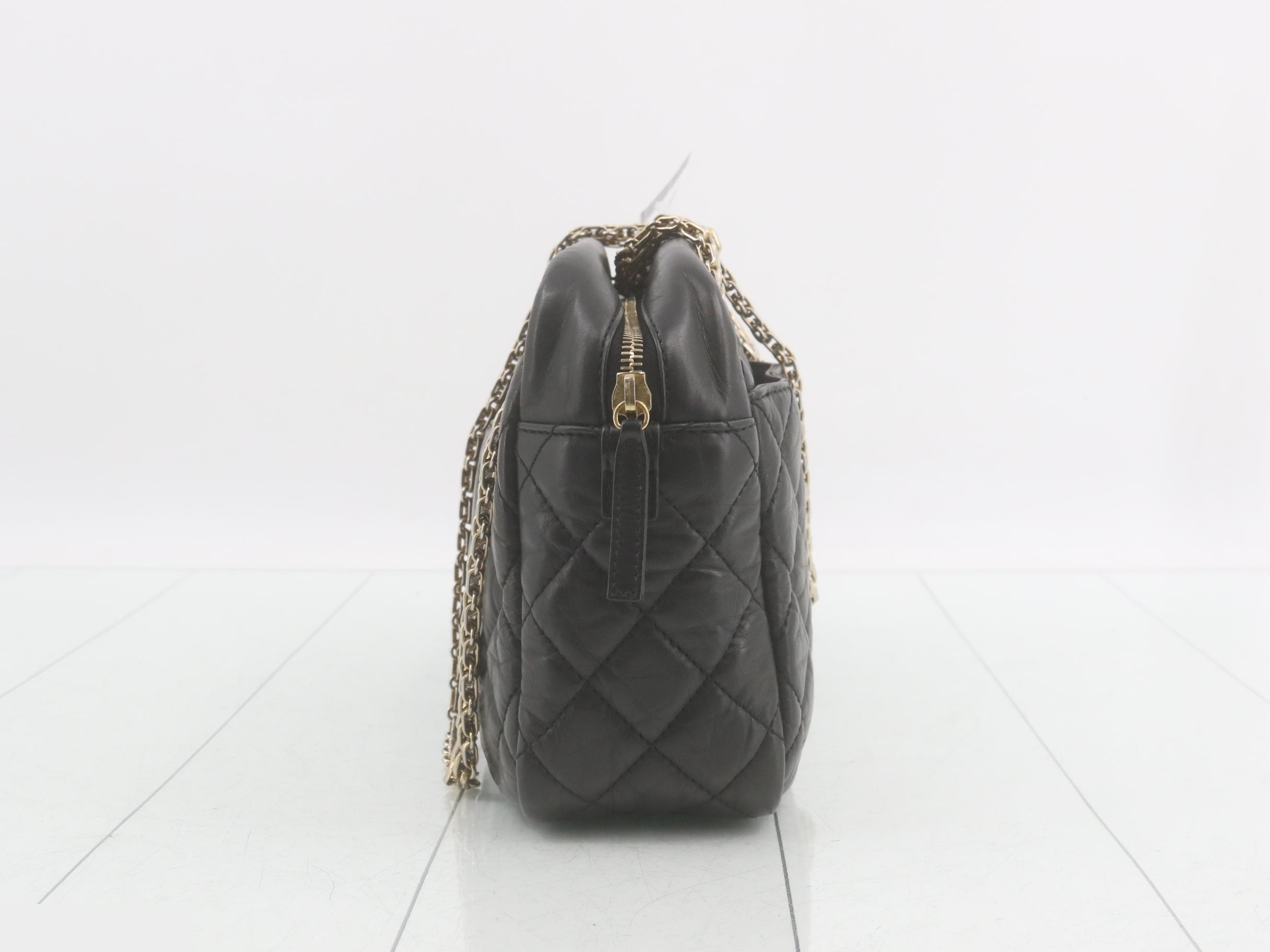 2.55 Shoulder bag, black, gold hardware, with protective seal. — view 4
