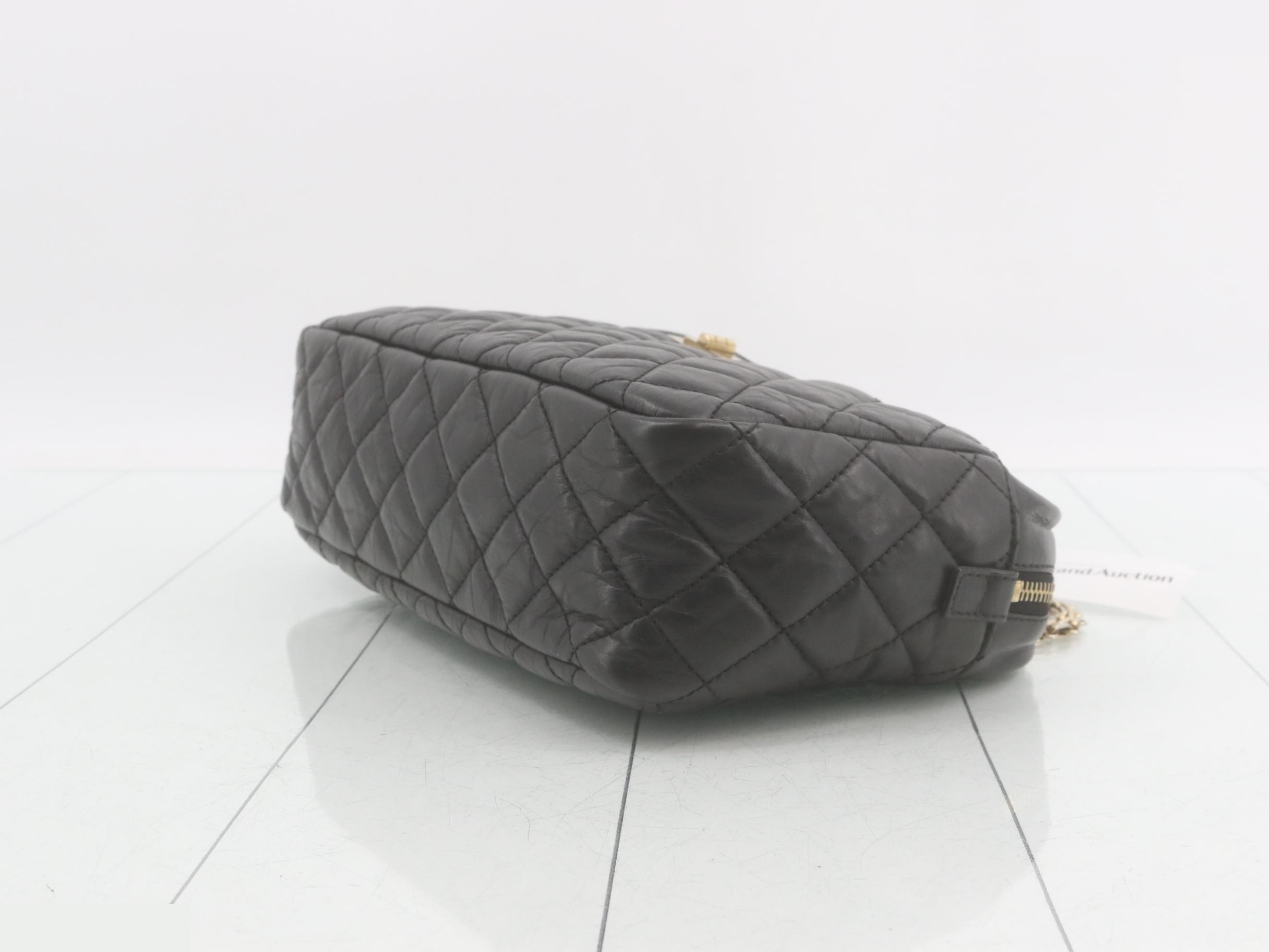2.55 Shoulder bag, black, gold hardware, with protective seal. — view 6