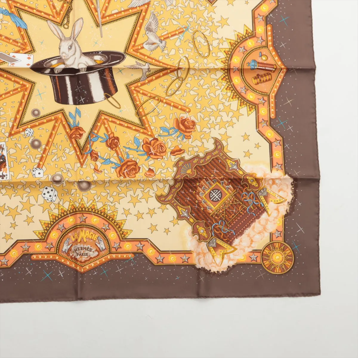 Carre 90 LA MAGIE Magic Scarf, Silk, Greige x Yellow. Has — view 4