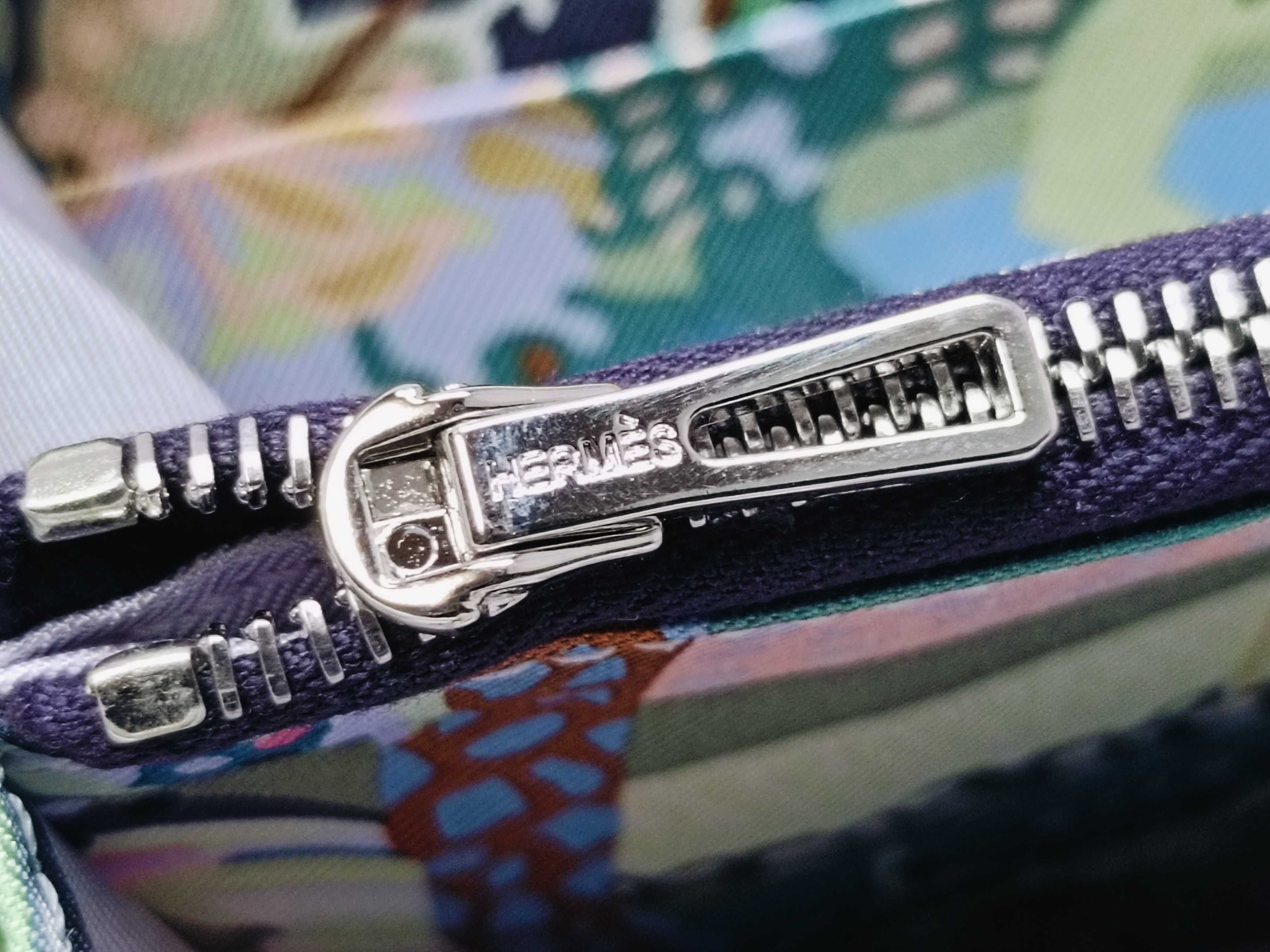 Azap Long Silk In Wallet with U-stamp and Silver Hardware — view 9