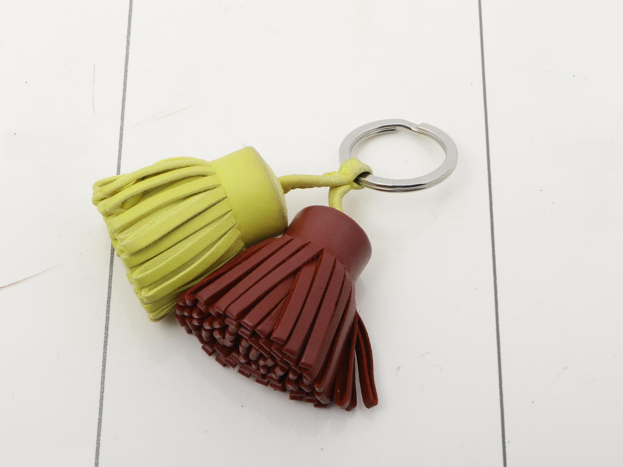 Carmen Unodos Keychain Keyring