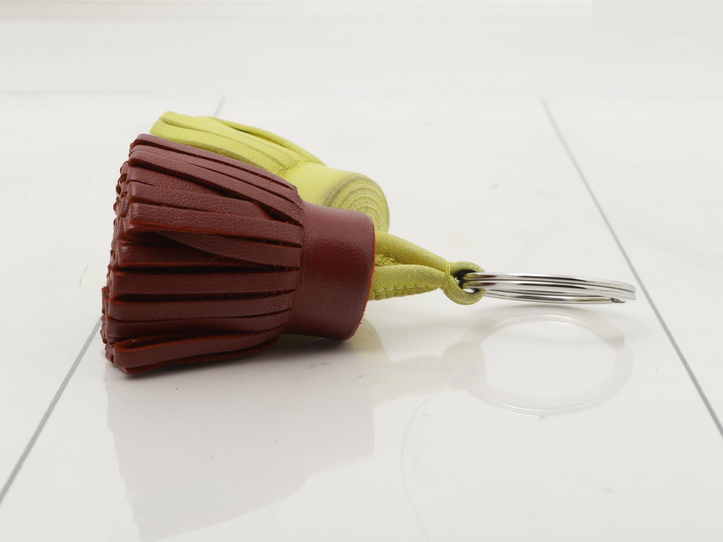 Carmen Unodos Keychain Keyring — view 3