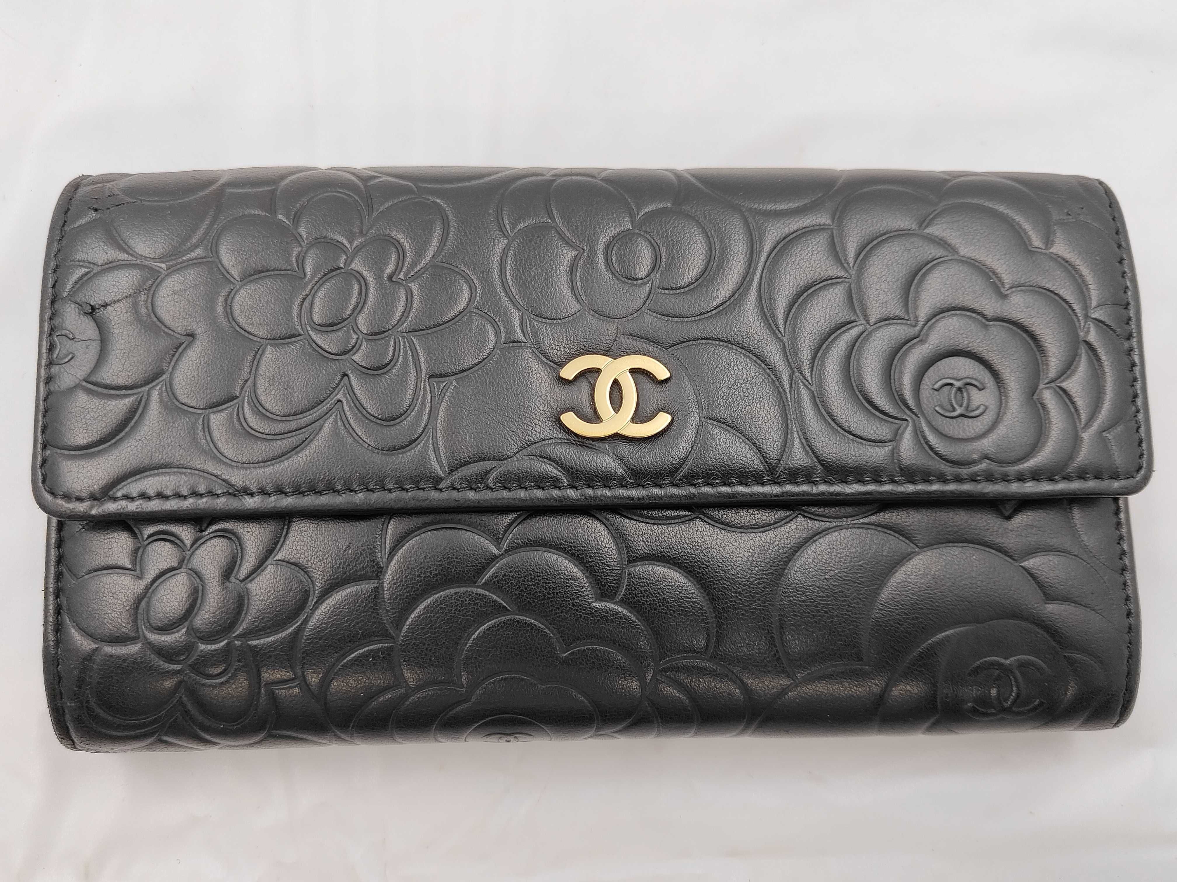 Camellia Long Wallet, with original sticker, serial number in the 17s range.