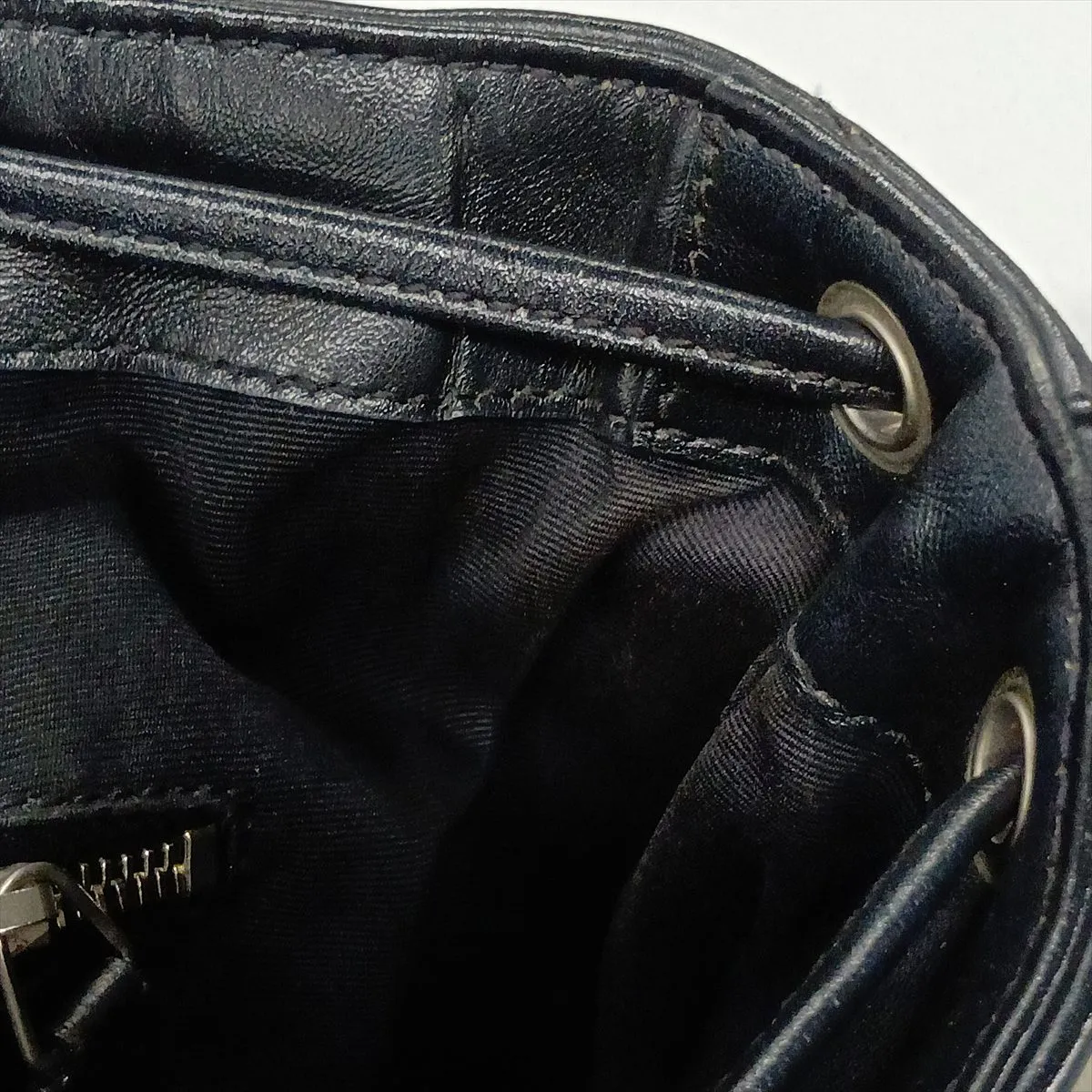 Loulou Medium 487219 Leather Backpack/Rucksack Black — view 11