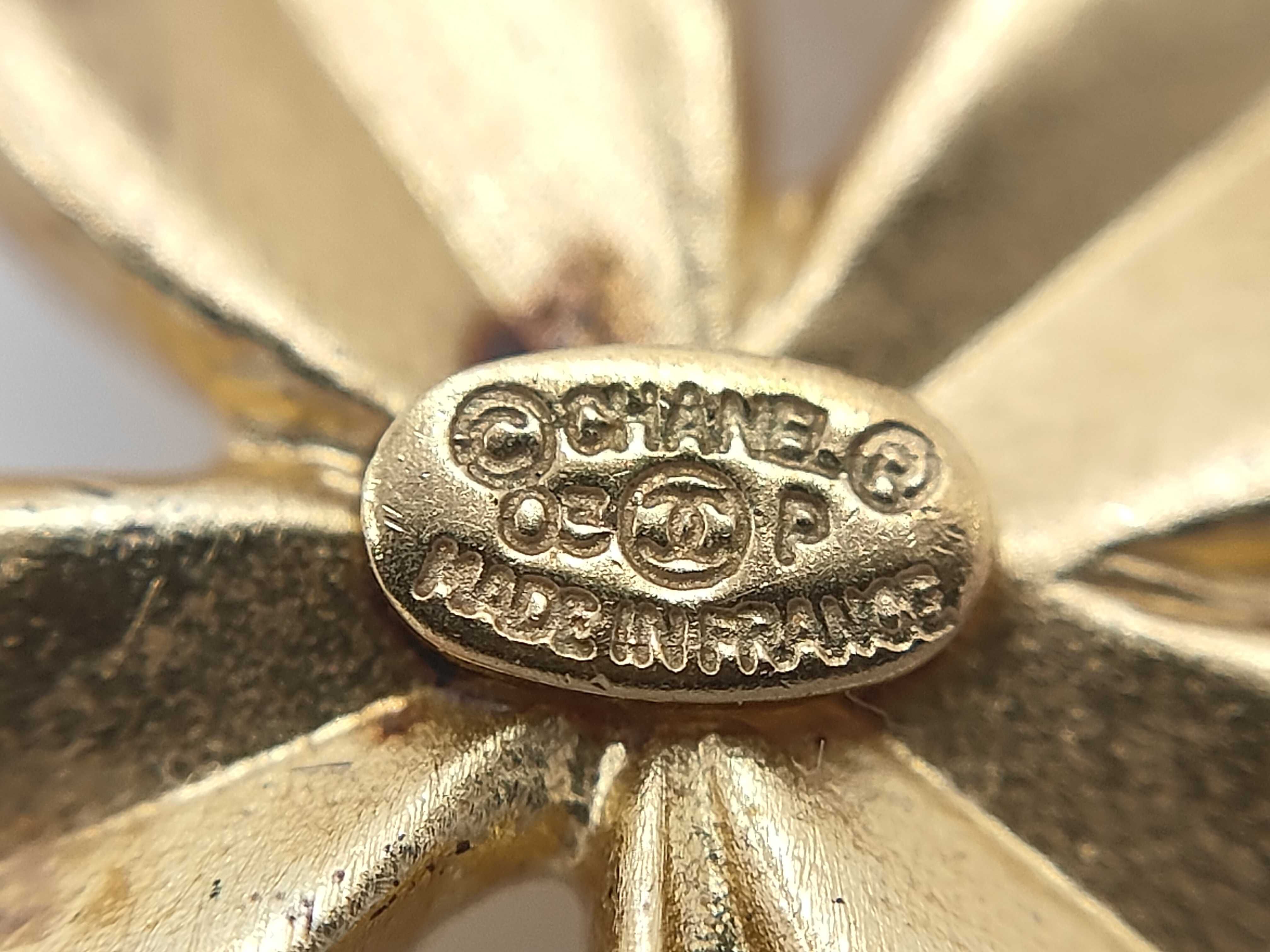Coco Mark Clover Earring (Single Earring) — view 5