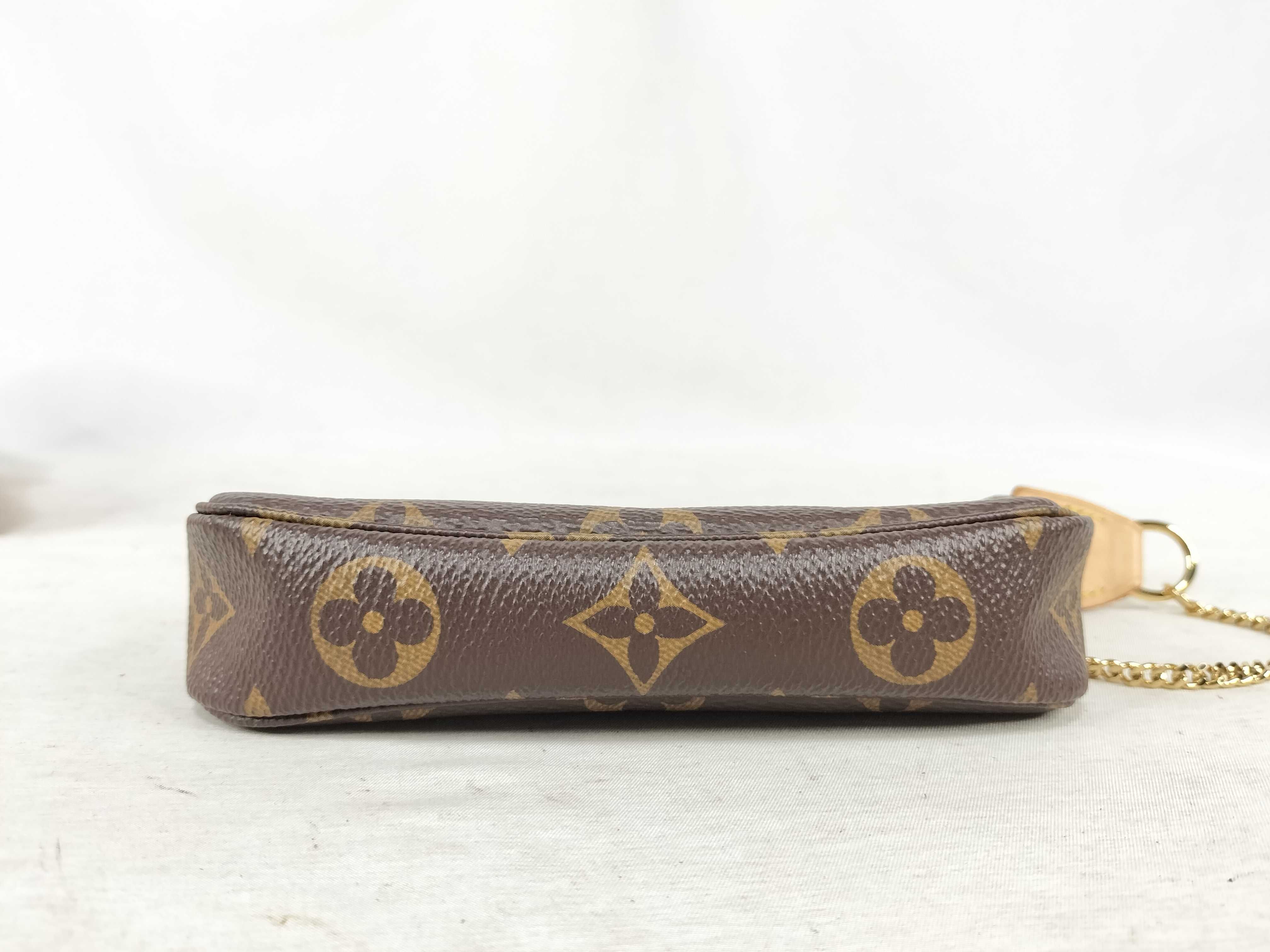 Monogram Louis Vuitton Monogram Pouch Mini Pochette Accessoires M58009 Handbag — view 8