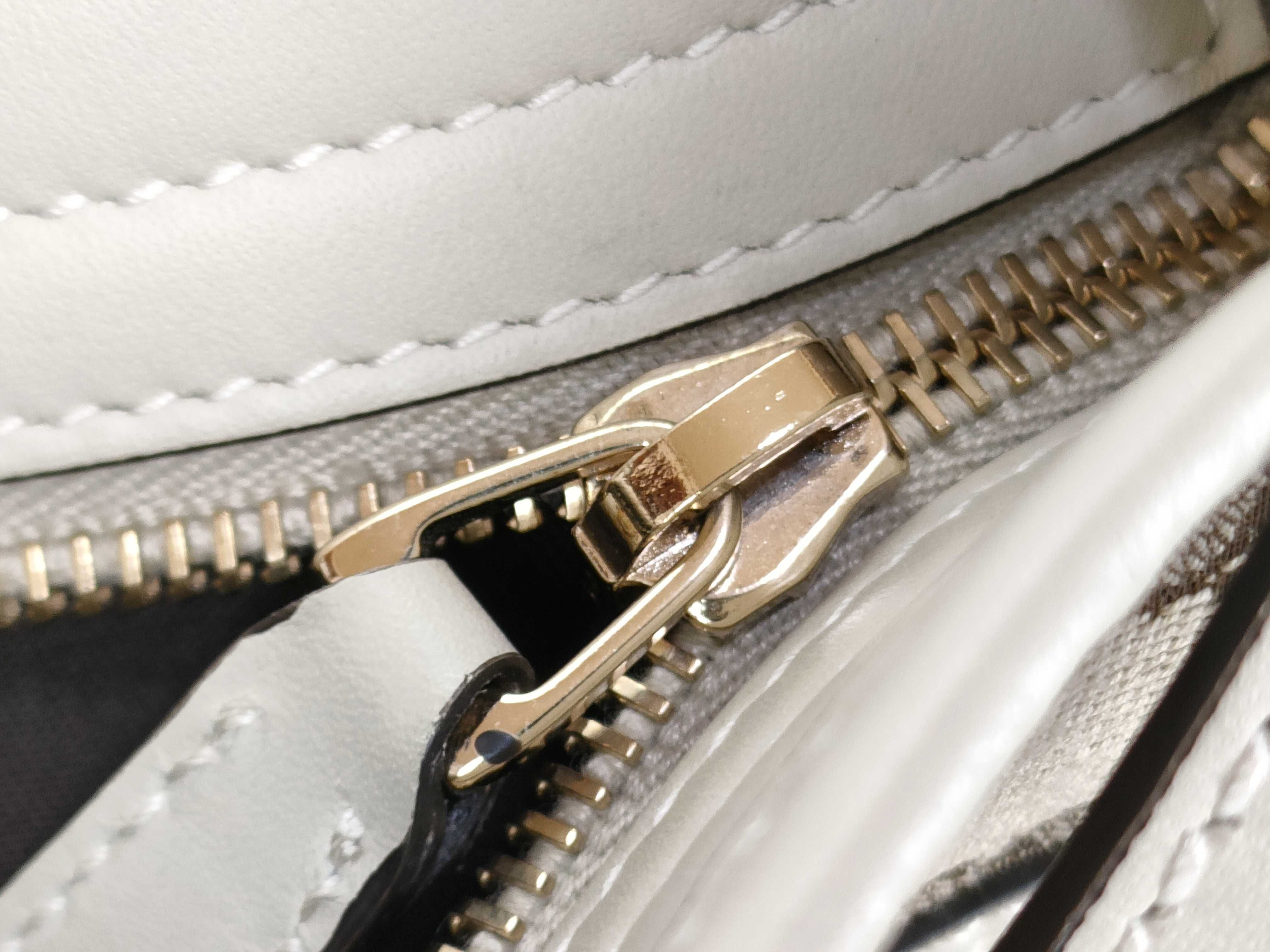 GG Canvas Shoulder Bag — view 15